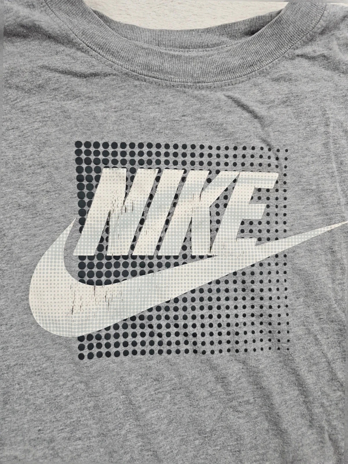 T-shirt nike Gris et noir L – Nike – taille L 4