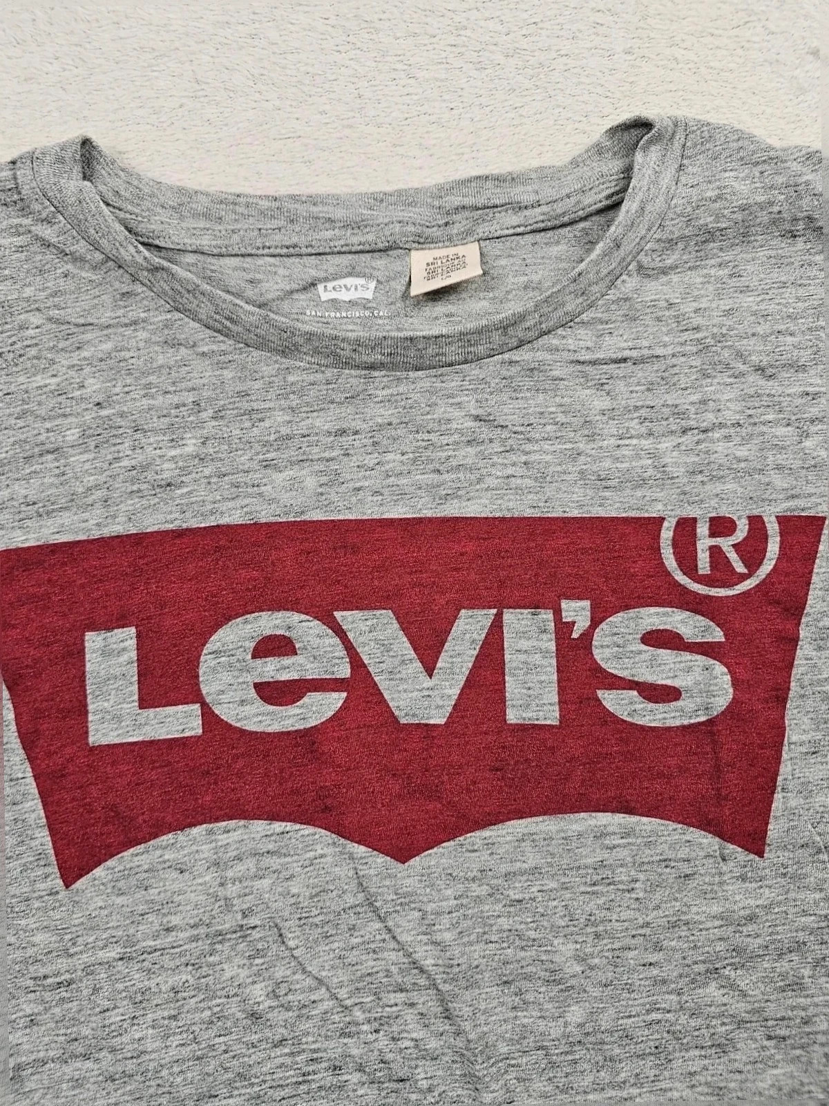 T-shirt Gris et rouge Levi's L – Levi's – taille L / 40 / 12 4