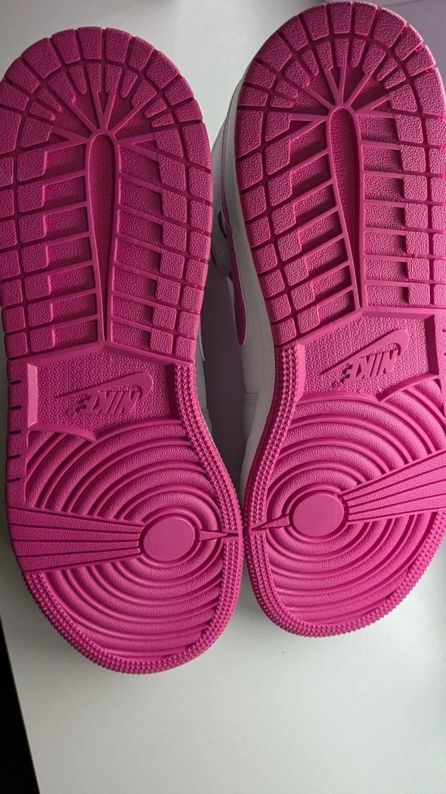 Air Jordan 1 Mid Fire Pink – Nike – taille 40 5