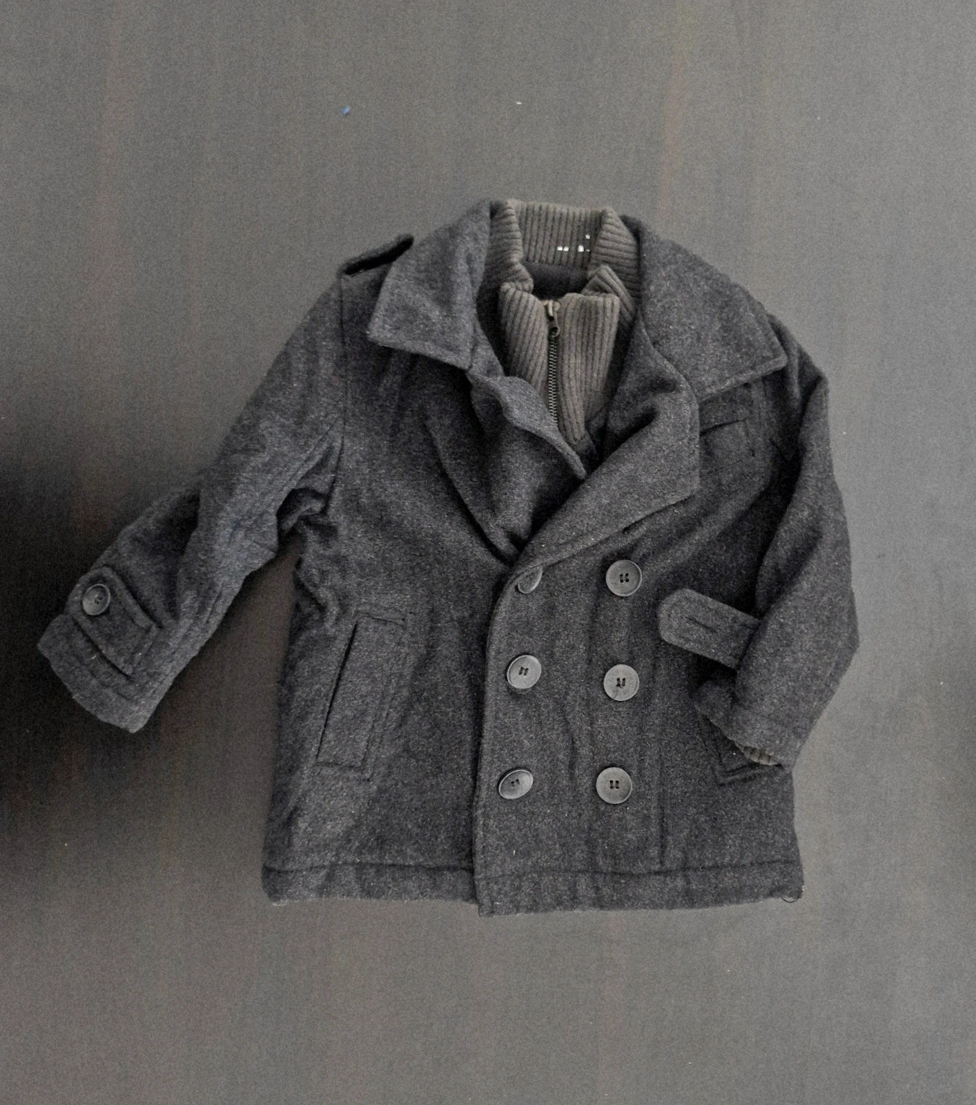 Manteau enfant gris avec col maille et double boutonnage – 3
