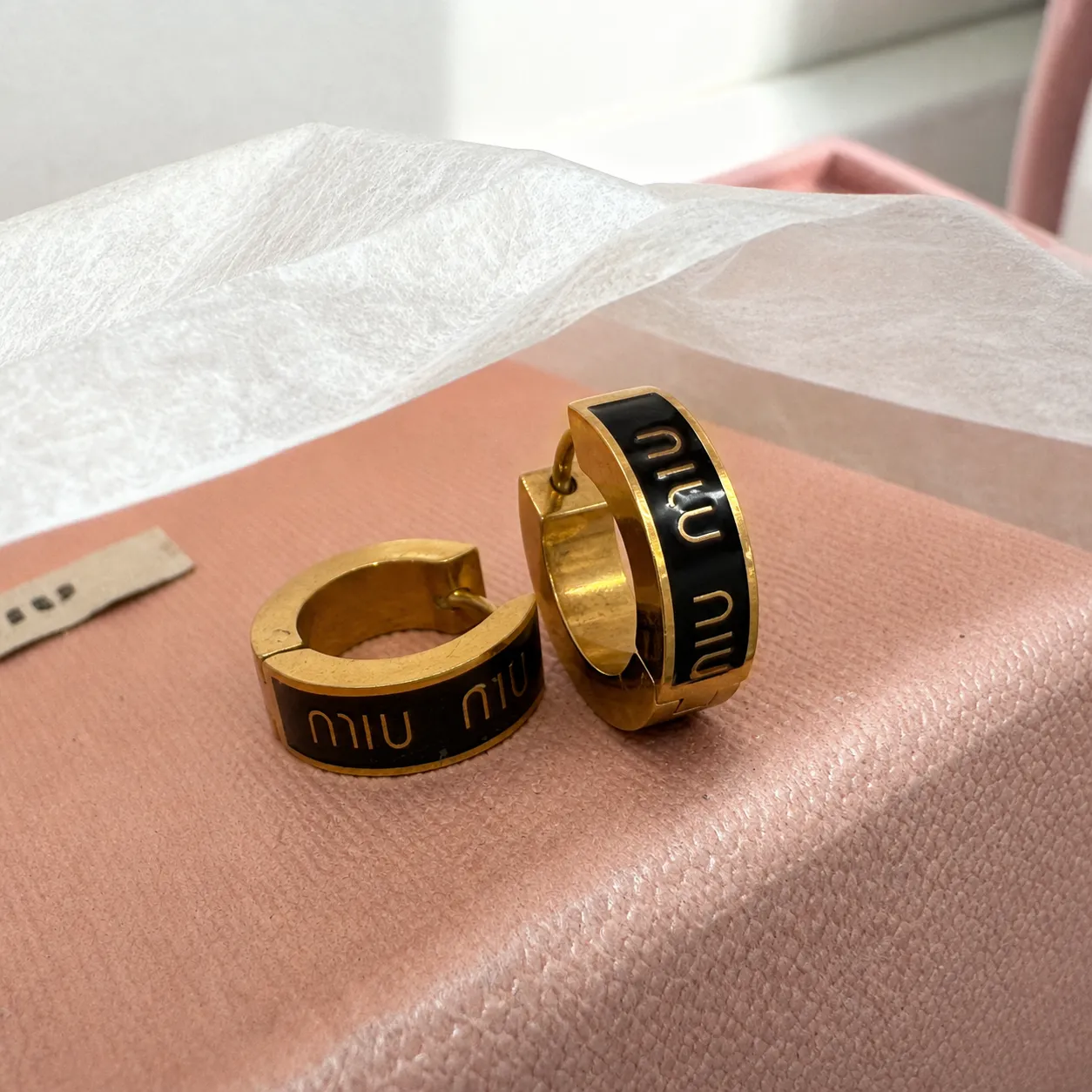 Créoles Miu Miu dorées noir