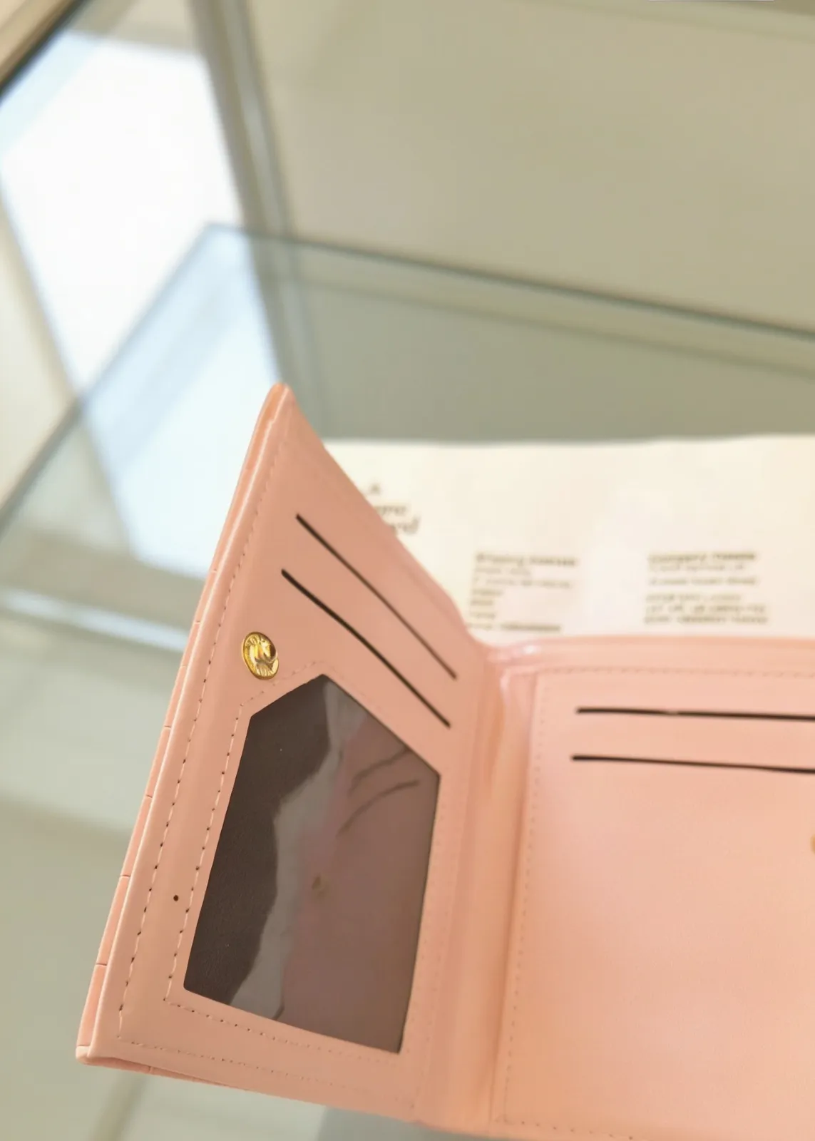 Portefeuille rose avec fenêtre