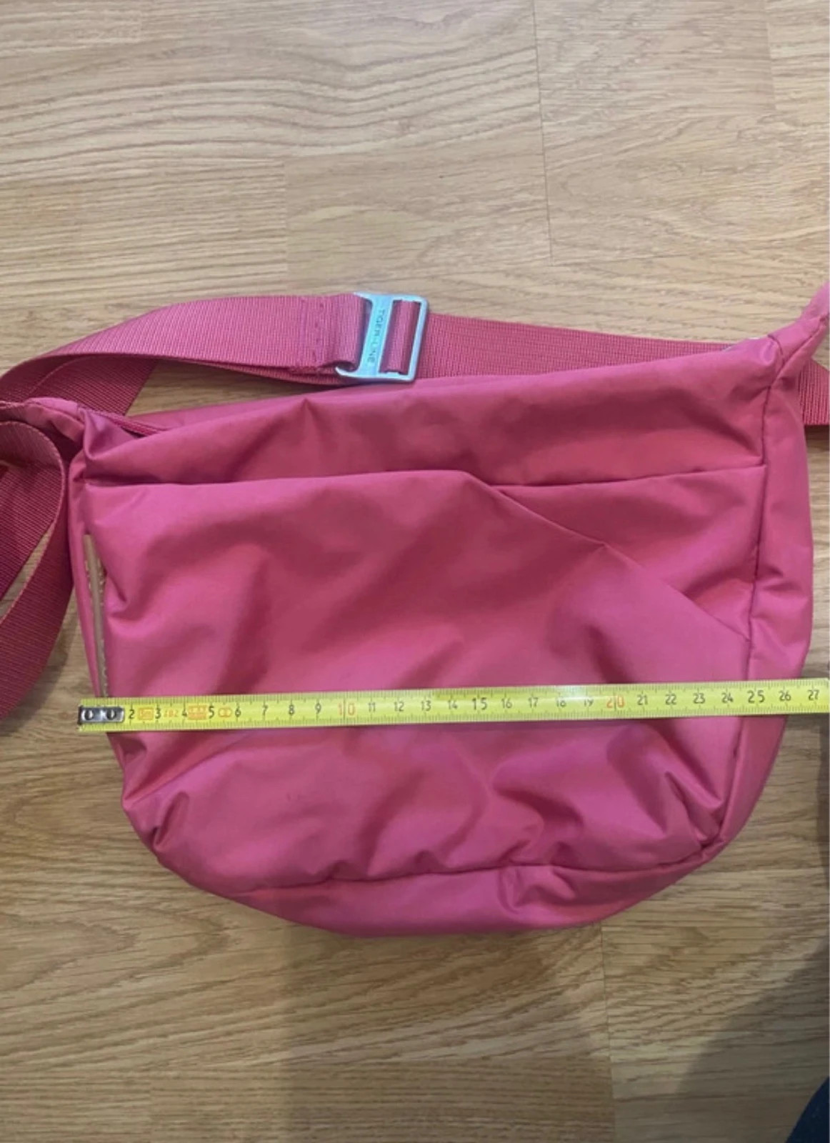 Bolso rosa – Tiger 3