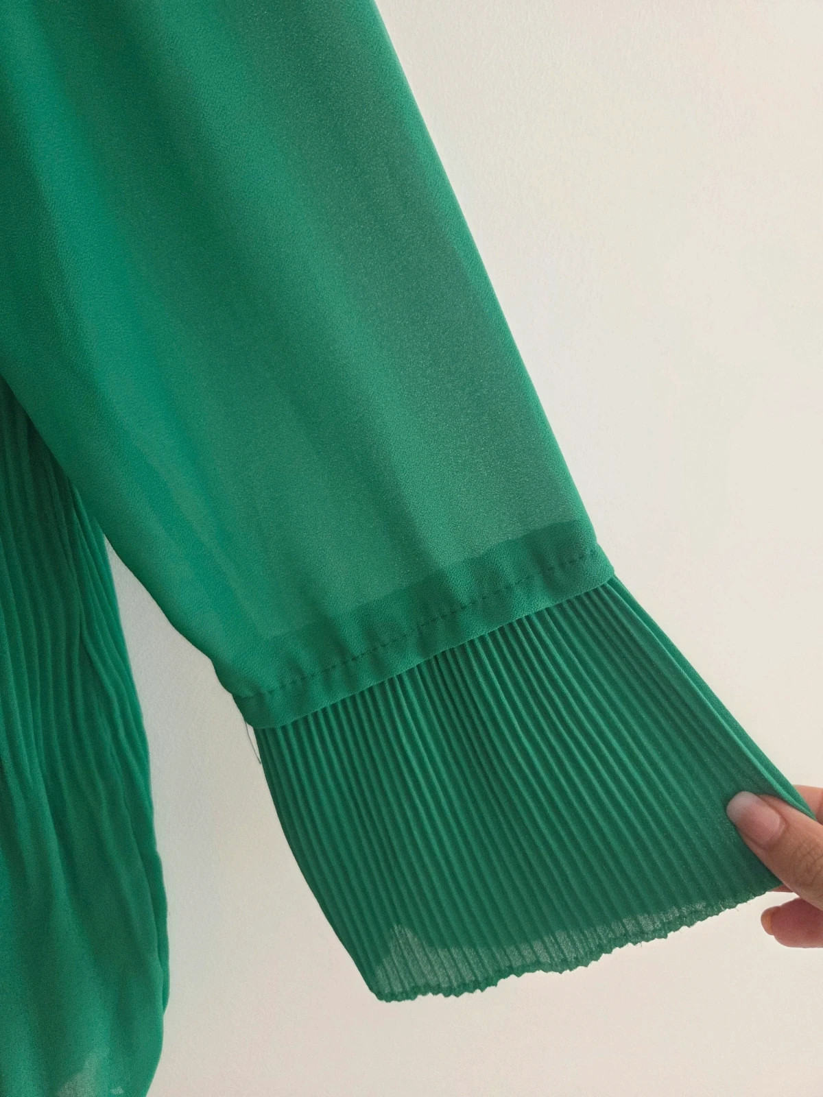 Elegante blusa verde plisada T-38/40💚 – Local – taille L / 40 / 12 5