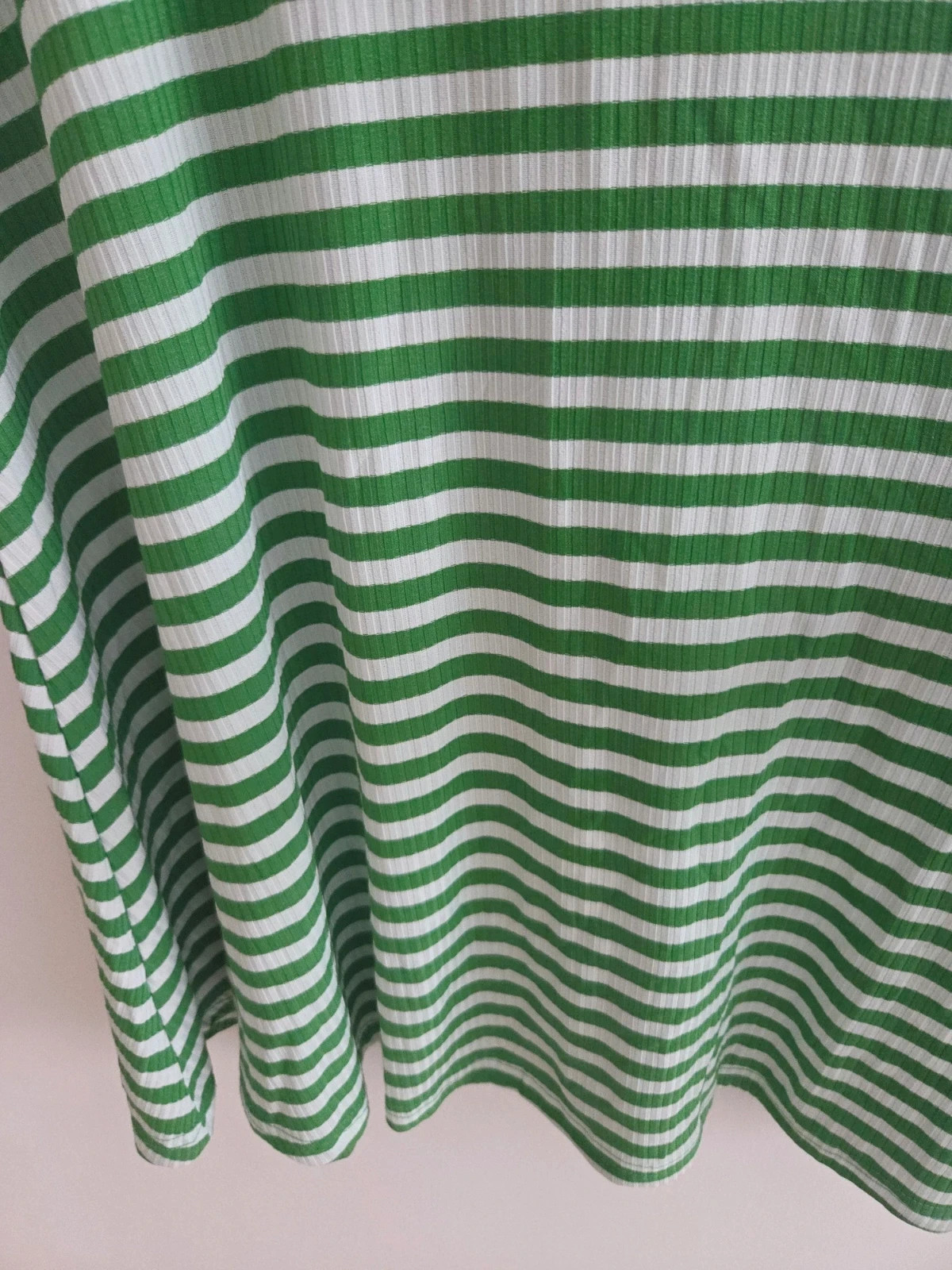 Juvenil vestido rayas verdes T-M/L💚 – Local – taille M / 38 / 10 5