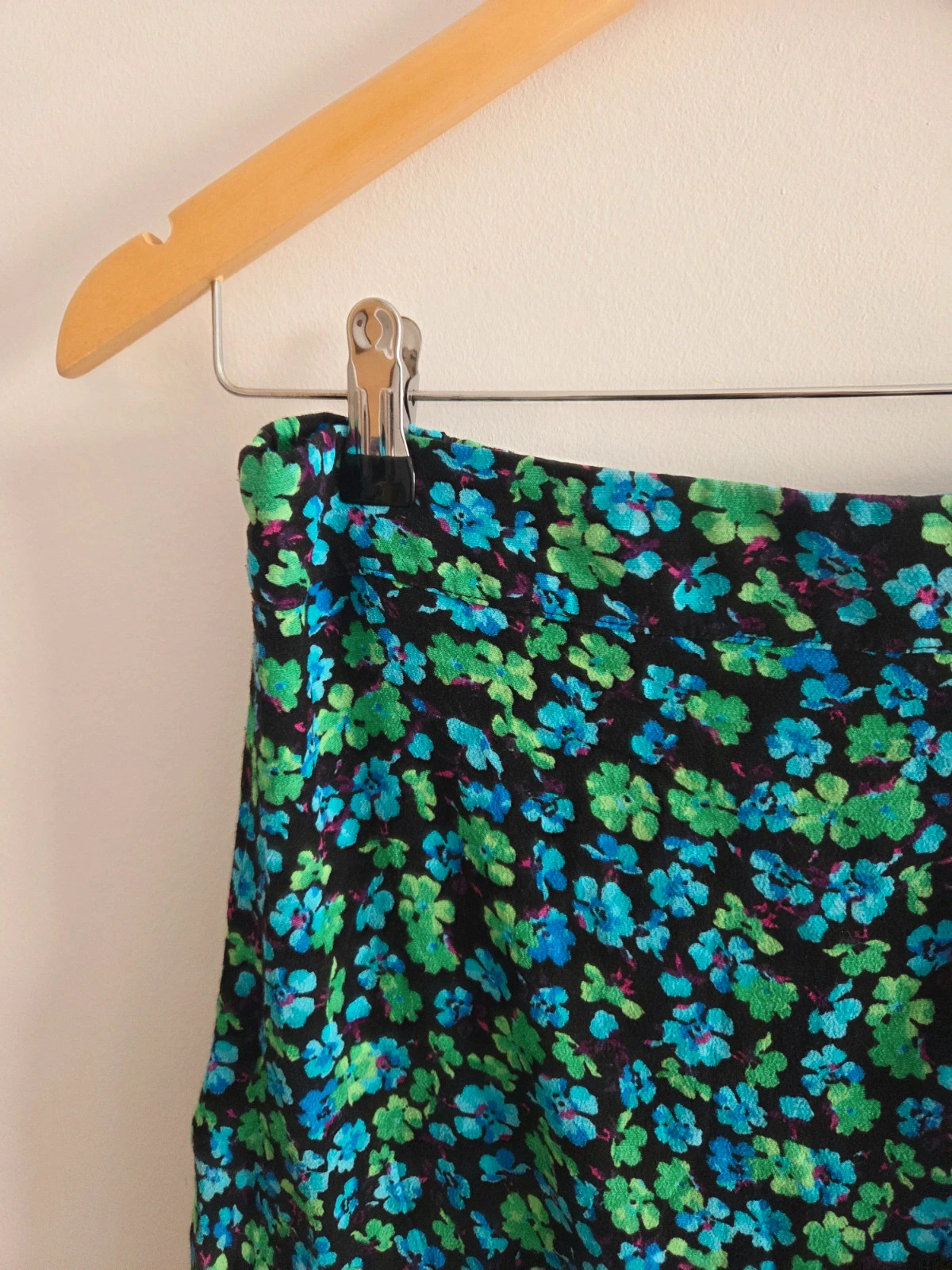 Juvenil falda negra flores azules y verdes T-S🖤💙 – Bershka – taille S / 36 / 8 3