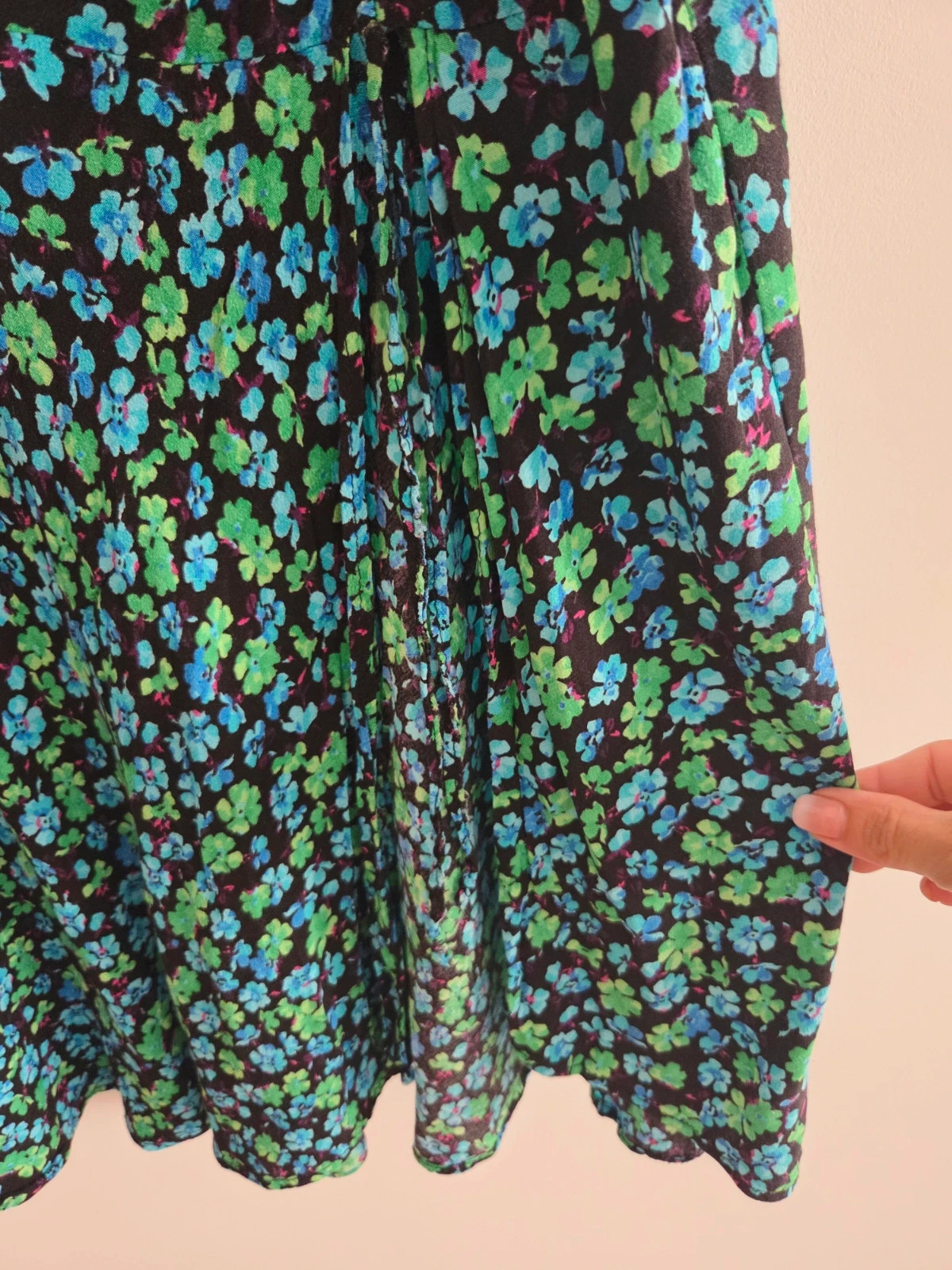 Juvenil falda negra flores azules y verdes T-S🖤💙 – Bershka – taille S / 36 / 8 5