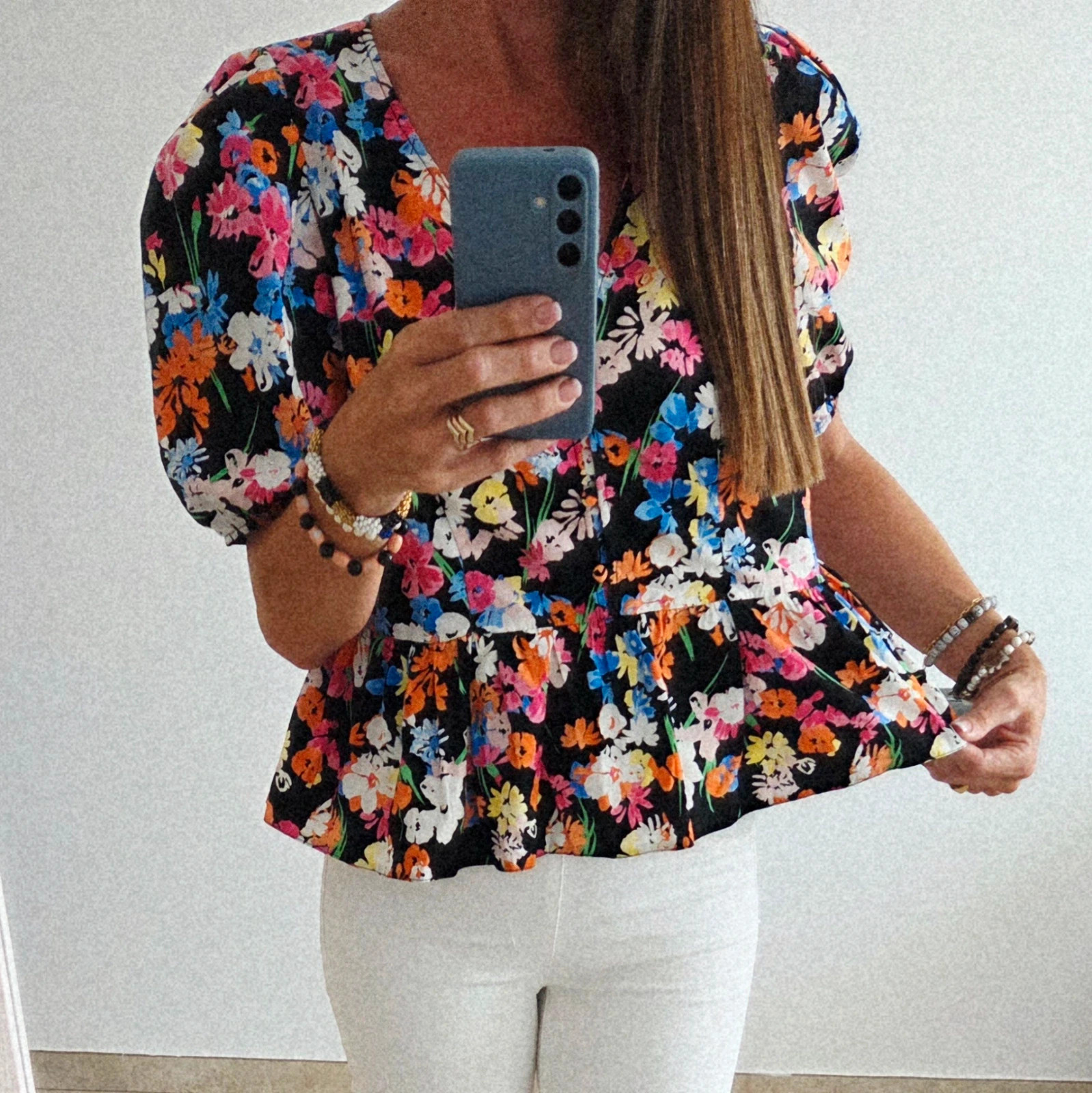 Preciosa blusa negra peplum flores T-40/42🖤