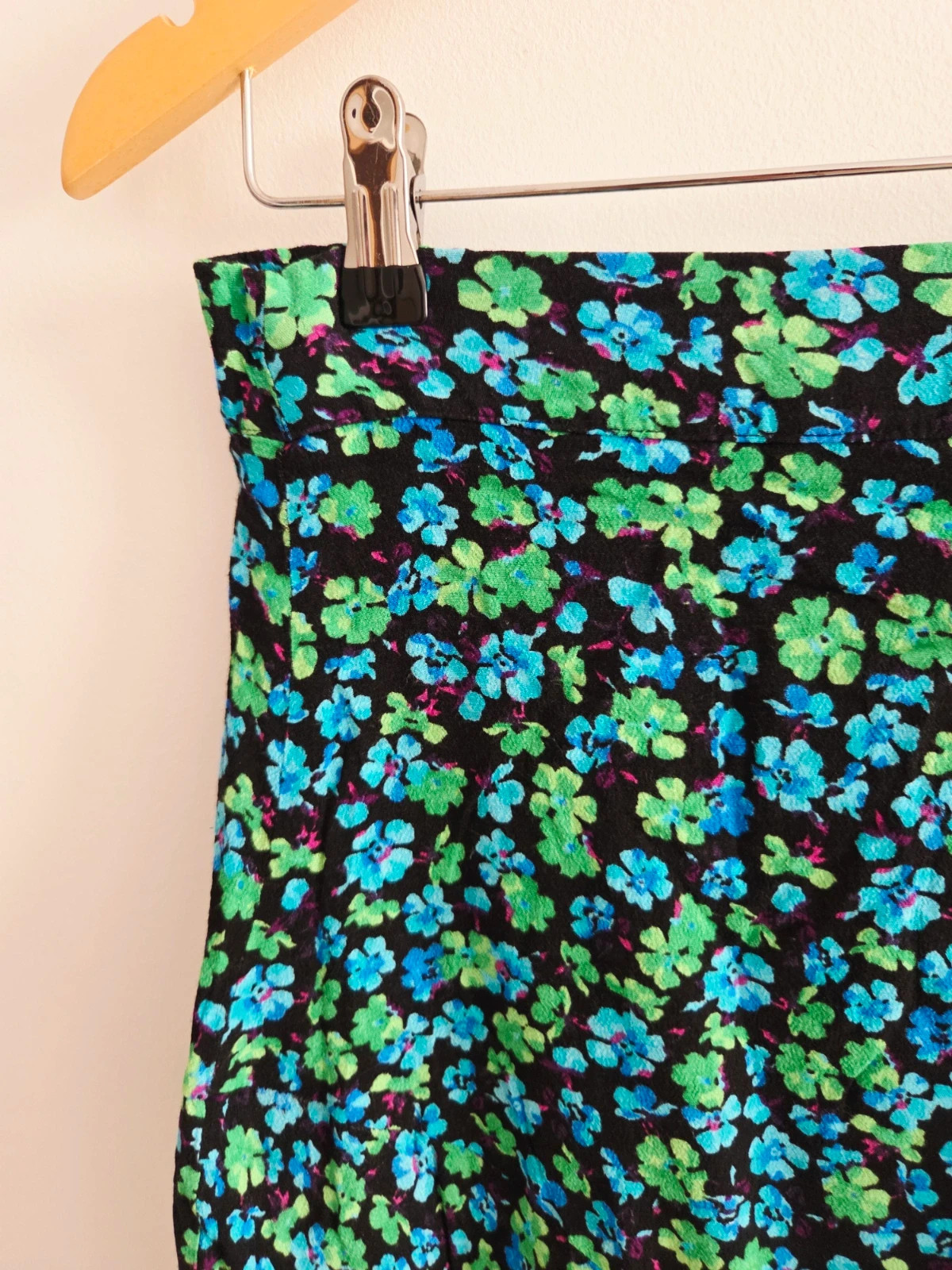 Preciosa falda midi Bershka negra flores🖤💚T-S/M – Bershka – taille S / 36 / 8 3