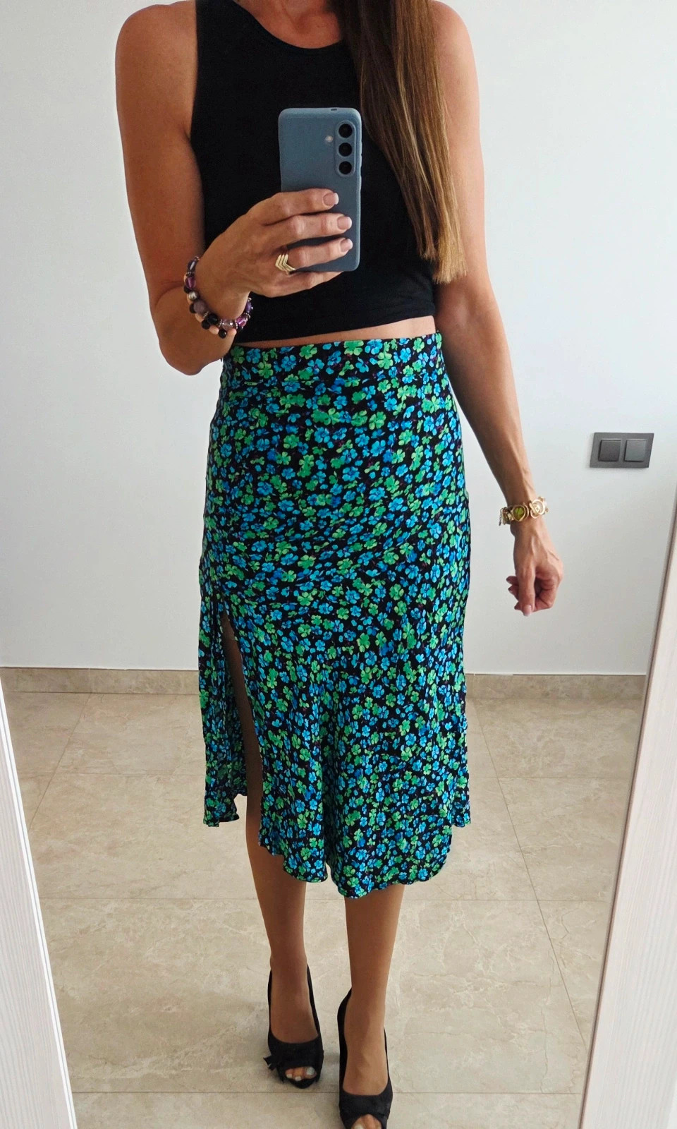 Preciosa falda midi Bershka negra flores🖤💚T-S/M – Bershka – taille S / 36 / 8
