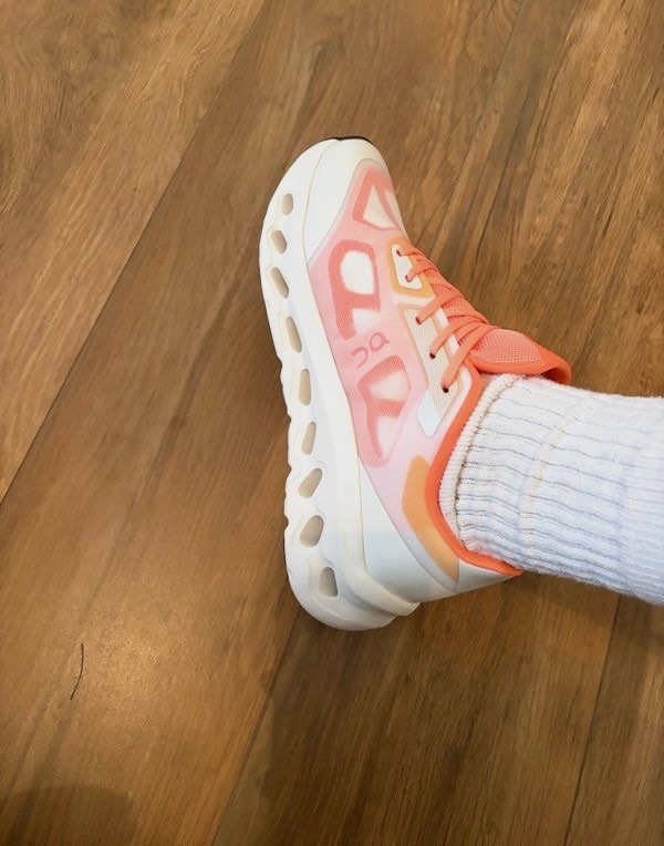 Baskets On CloudSurfer rose et blanc – On Running – taille EU 43 7