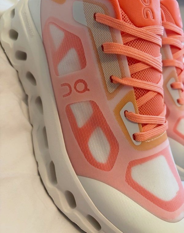Baskets On CloudSurfer rose et blanc – On Running – taille EU 43 4