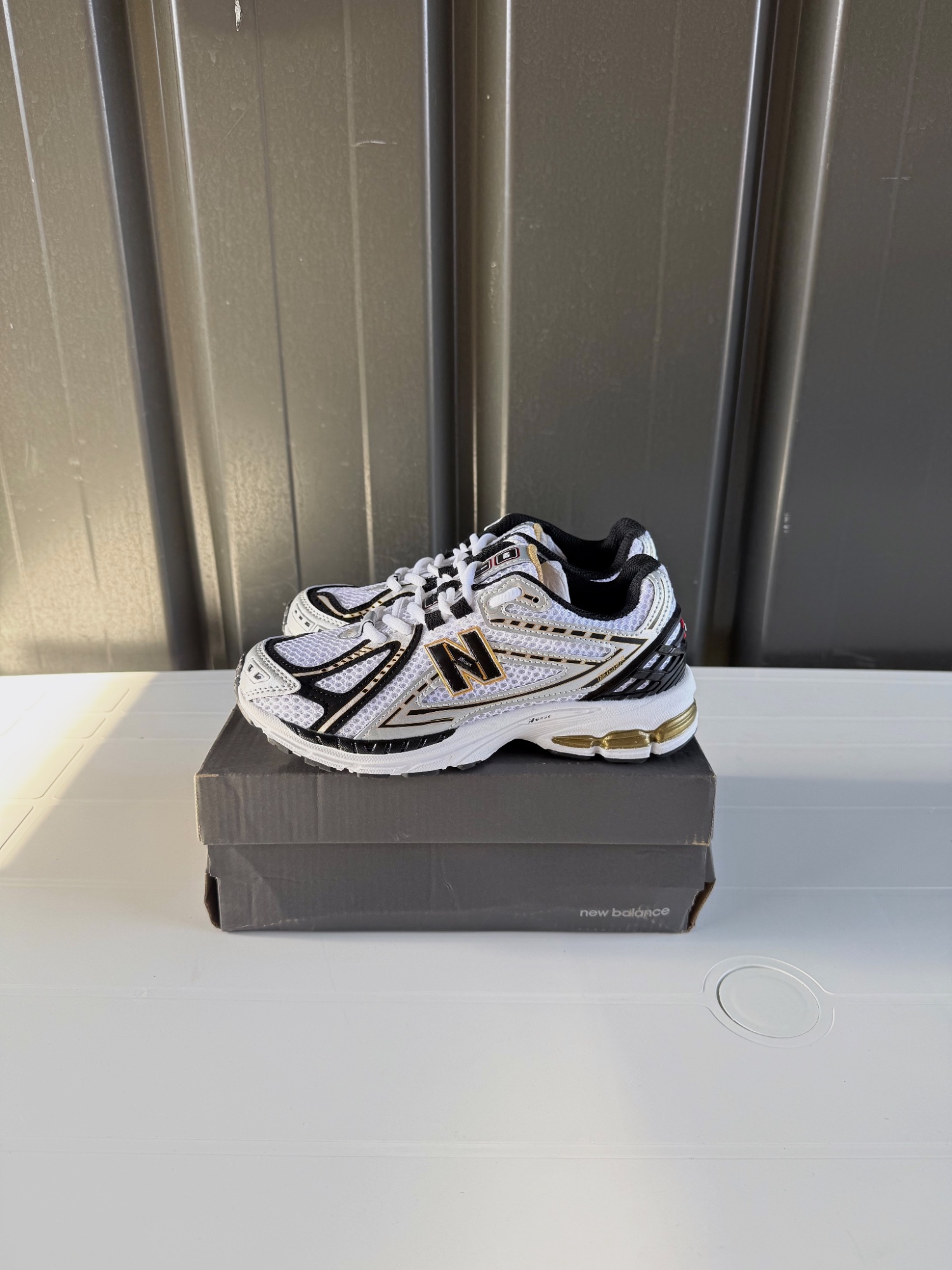 NEW BALANCE 1906R