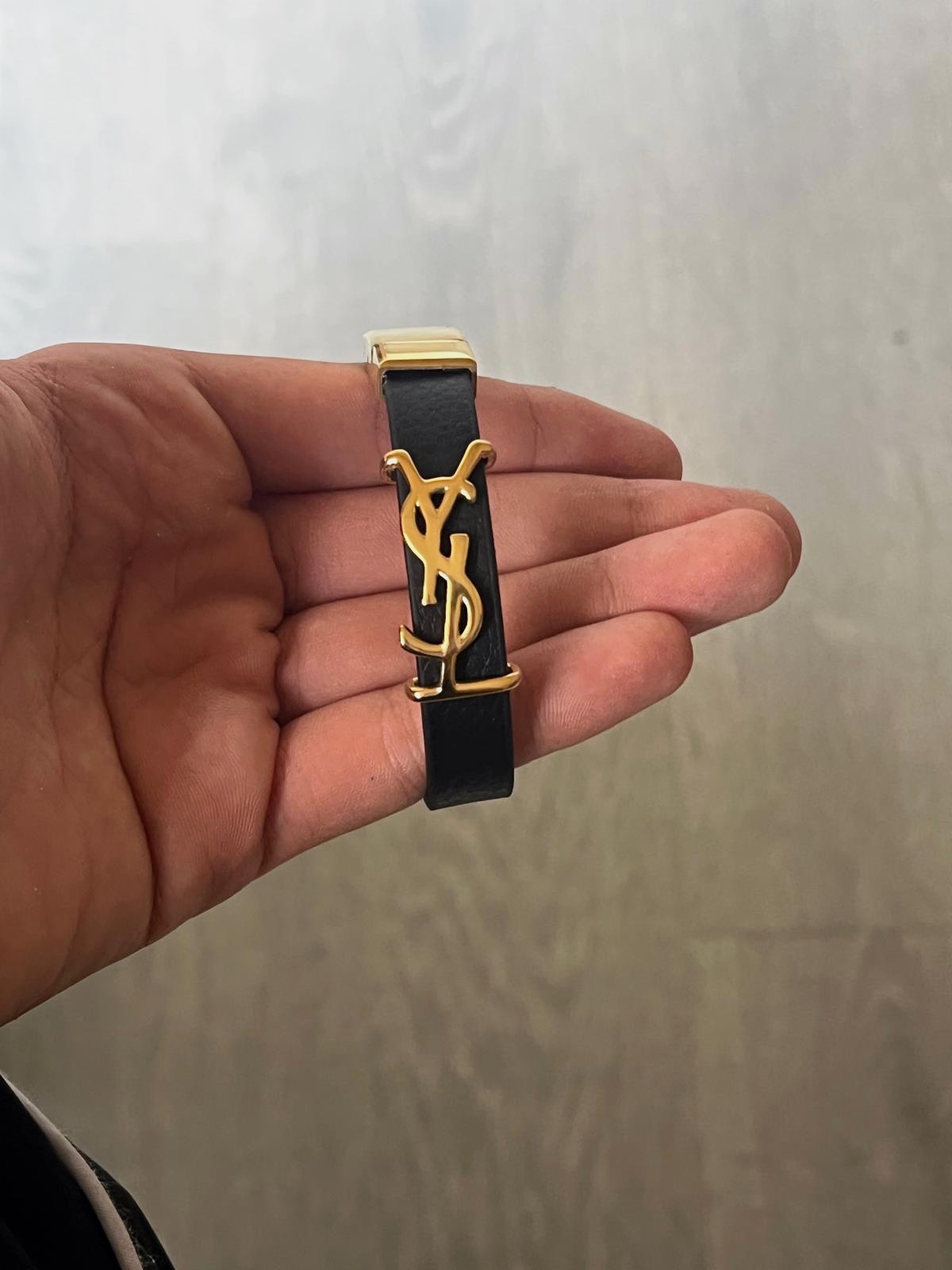 Bracelet Yves Saint Laurent en cuir noir monogramme YSL
