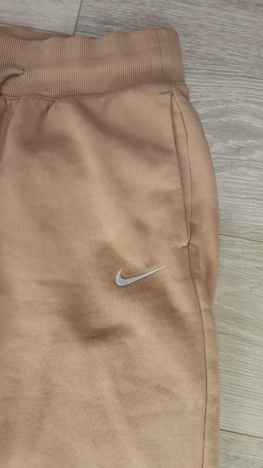 Pantalon jogging Nike femme beige camel – coupe large – Taille M – Nike – taille M 4