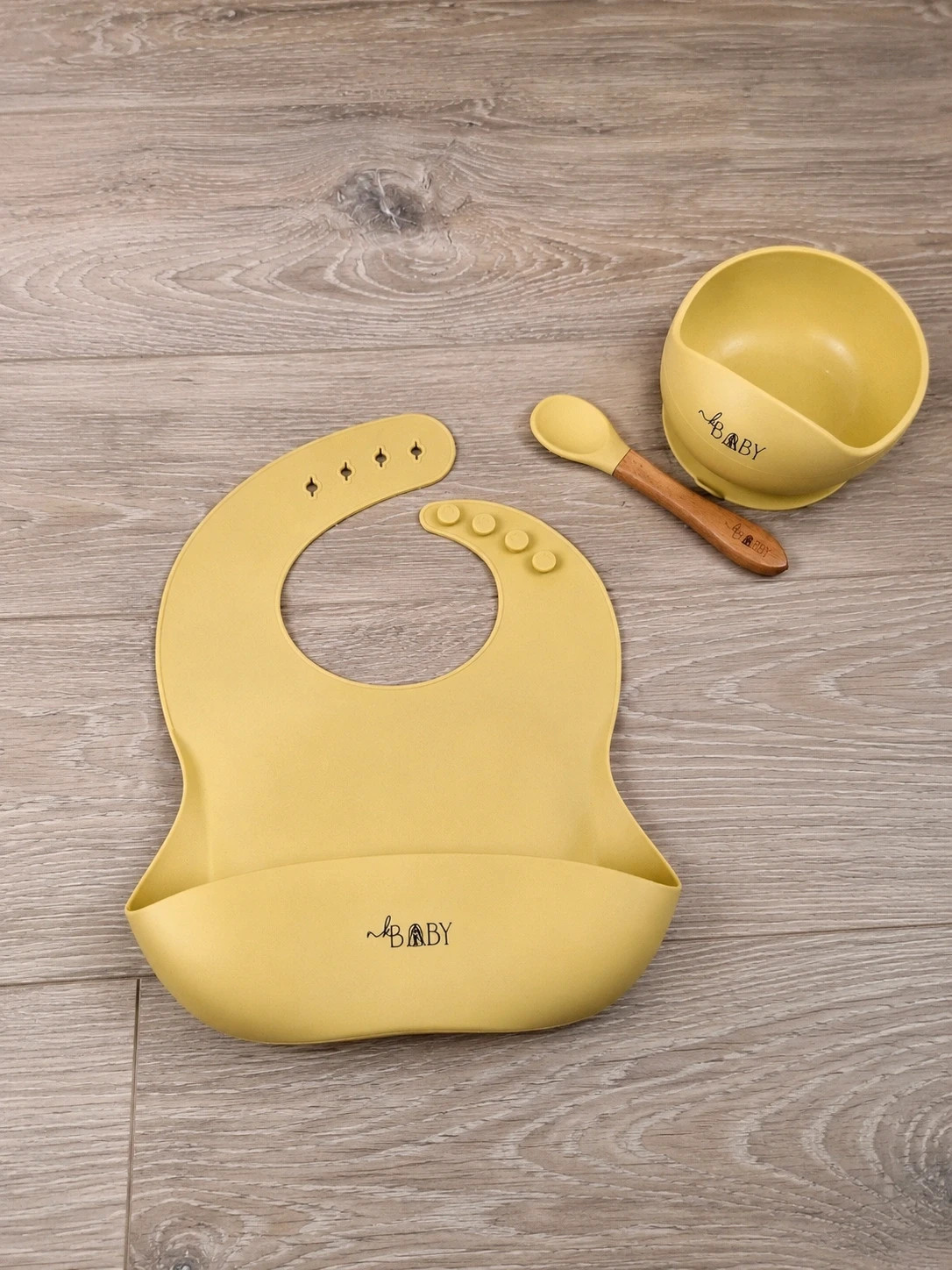 Set repas bébé silicone – Bavoir récupérateur + bol ventouse + cuillère bois – Jaune – Set repas bébé silicone – Bavoir récupérateur + bo