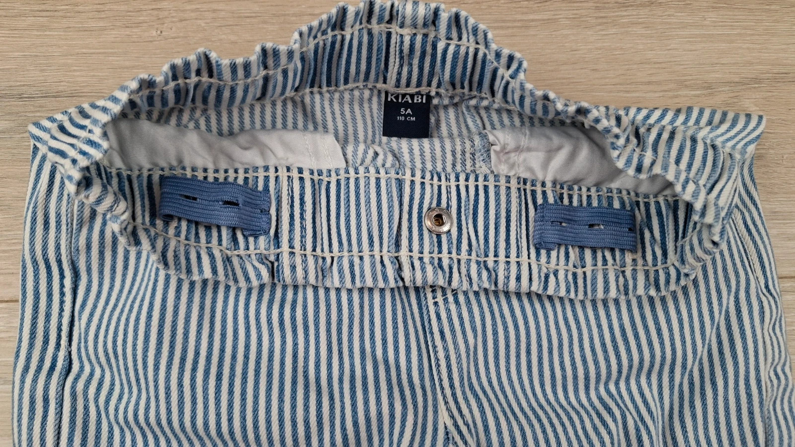 Pantalon Rayé Bleu Blanc Kiabi 5 ans très bon état – Kiabi – taille 5 ans / 110 cm 2