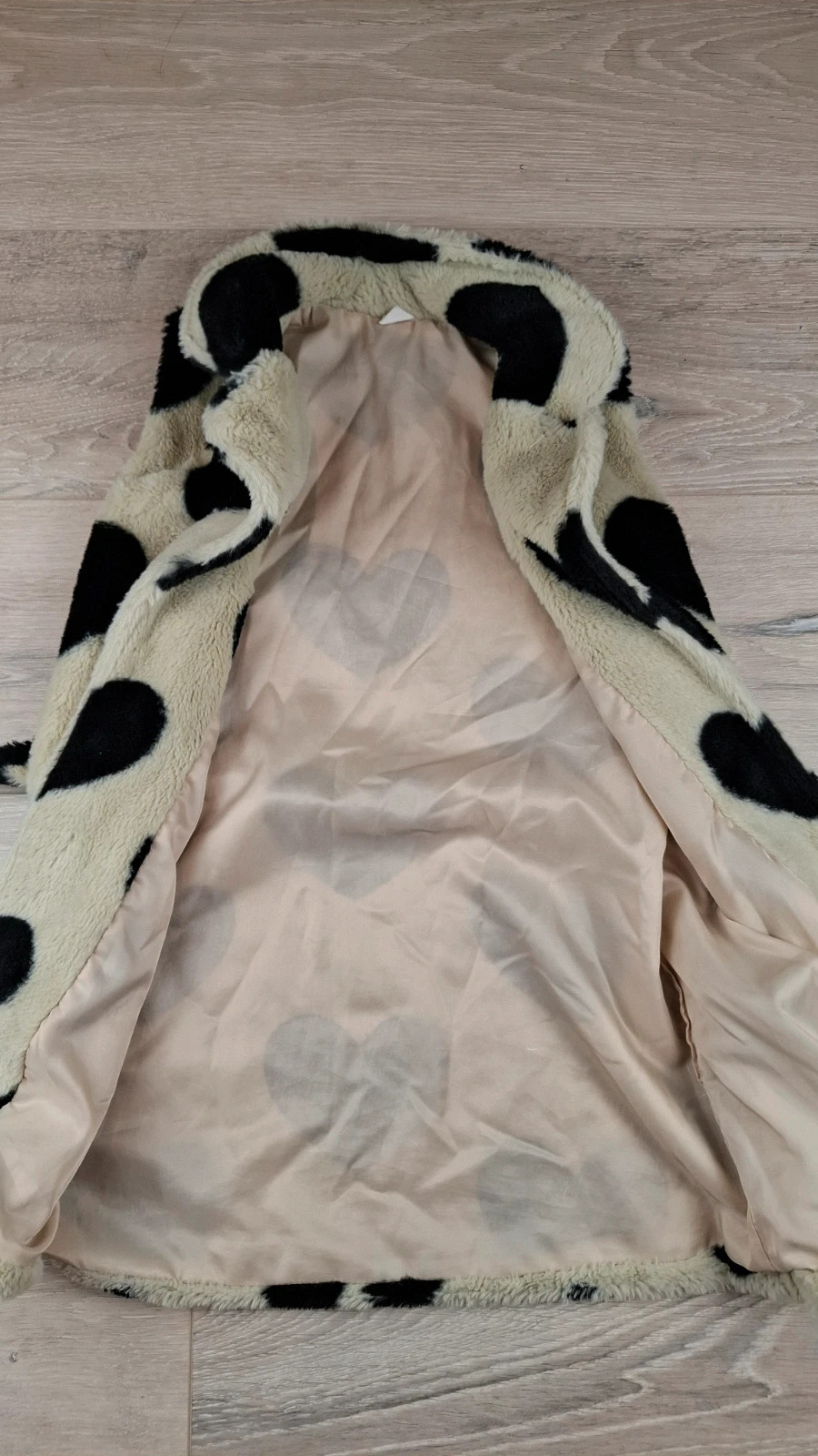 Gilet Fausse Fourrure Fille Imprimé Cœurs Noir 7 ans – Doudoune Sans Manches - très bon état – Shein – taille 7 ans / 122 cm 2