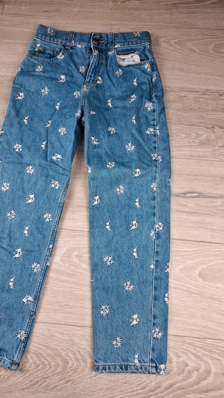 Jean Kiabi fille 10 ans (140cm) - coupe droite fleurs brodées très bon état – Kiabi – taille 10 ans / 140 cm 2