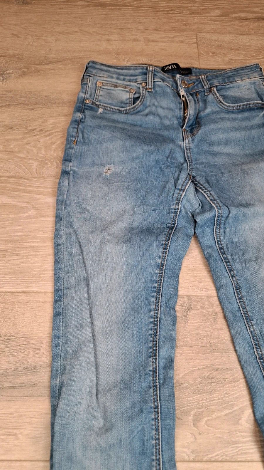 Jean skinny ZARA taille 38 – bleu clair – coupe ajustée – bas effiloché – Zara – taille M / 38 / 10 2