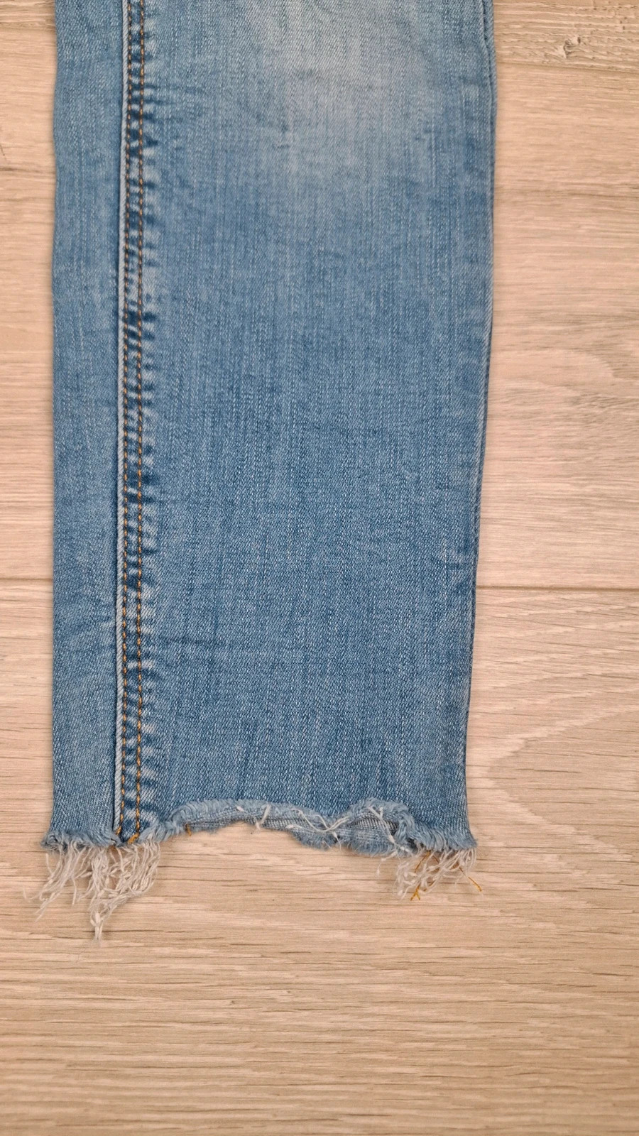 Jean skinny ZARA taille 38 – bleu clair – coupe ajustée – bas effiloché – Zara – taille M / 38 / 10 5