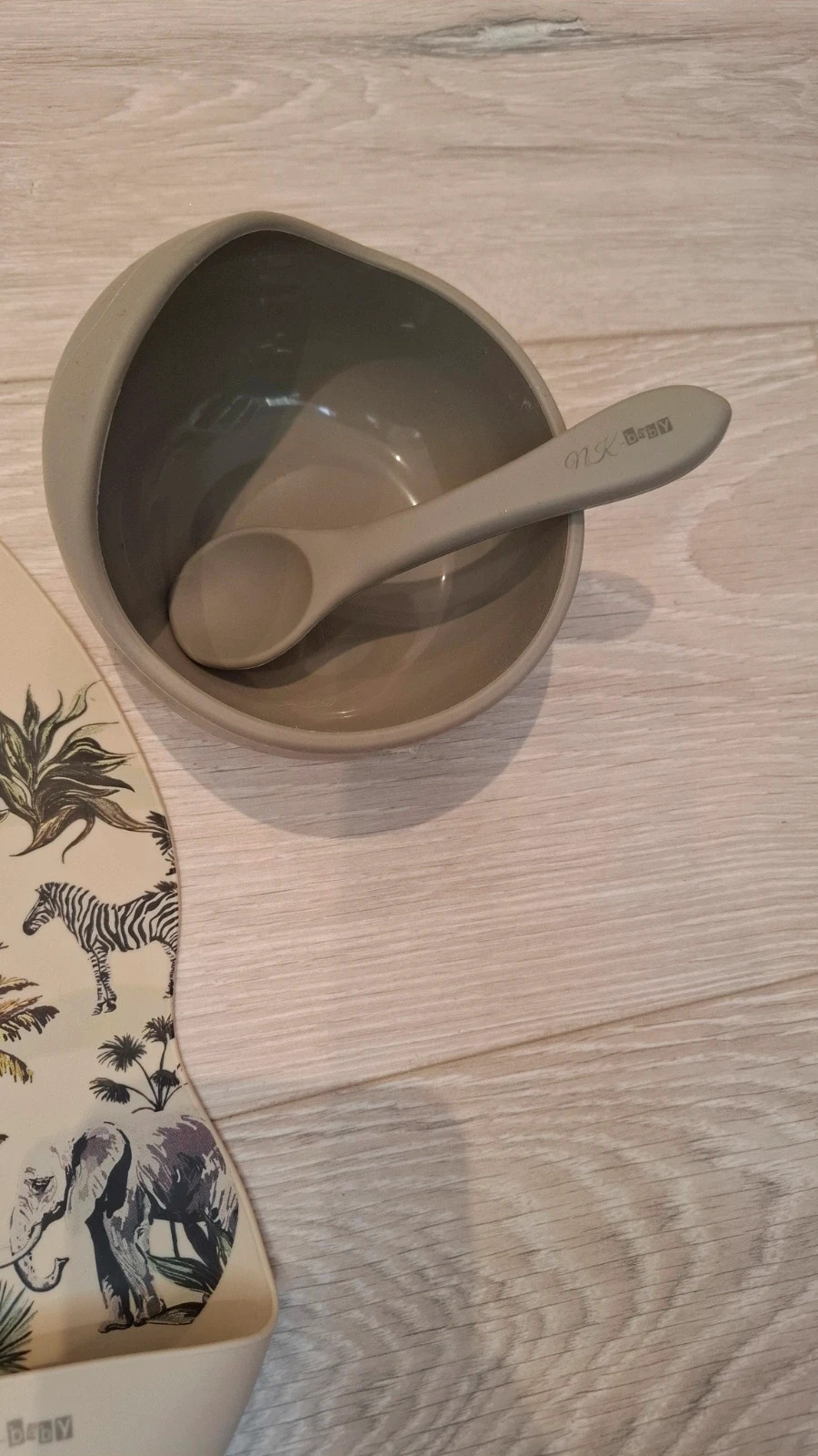 Set repas bébé – kaki & Safari – Silicone + bol ventouse + cuillère assortie- neuf 4