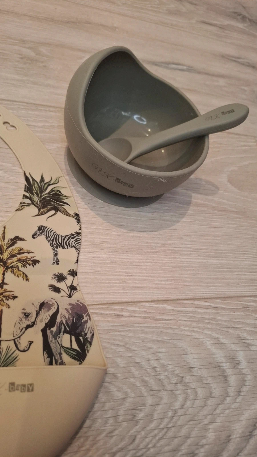 Set repas bébé – kaki & Safari – Silicone + bol ventouse + cuillère assortie- neuf 5
