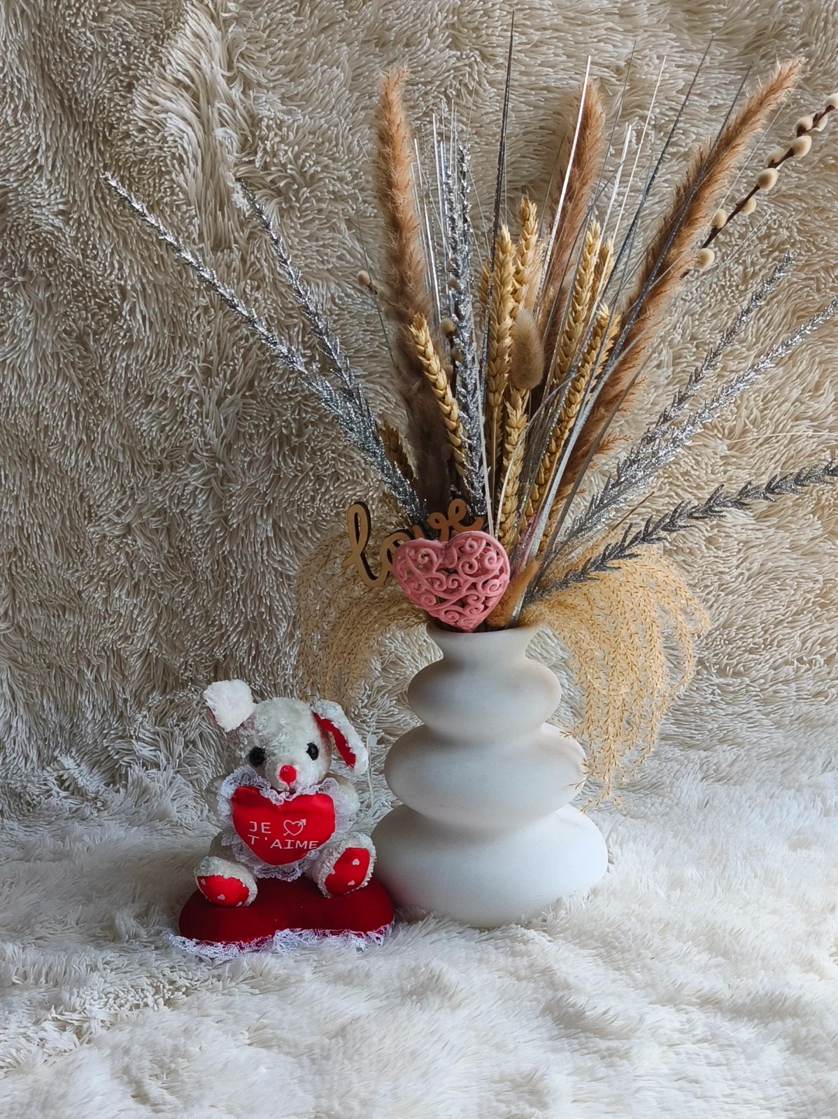 🤍 petit lapin blanc et con cœur rouge 🤍