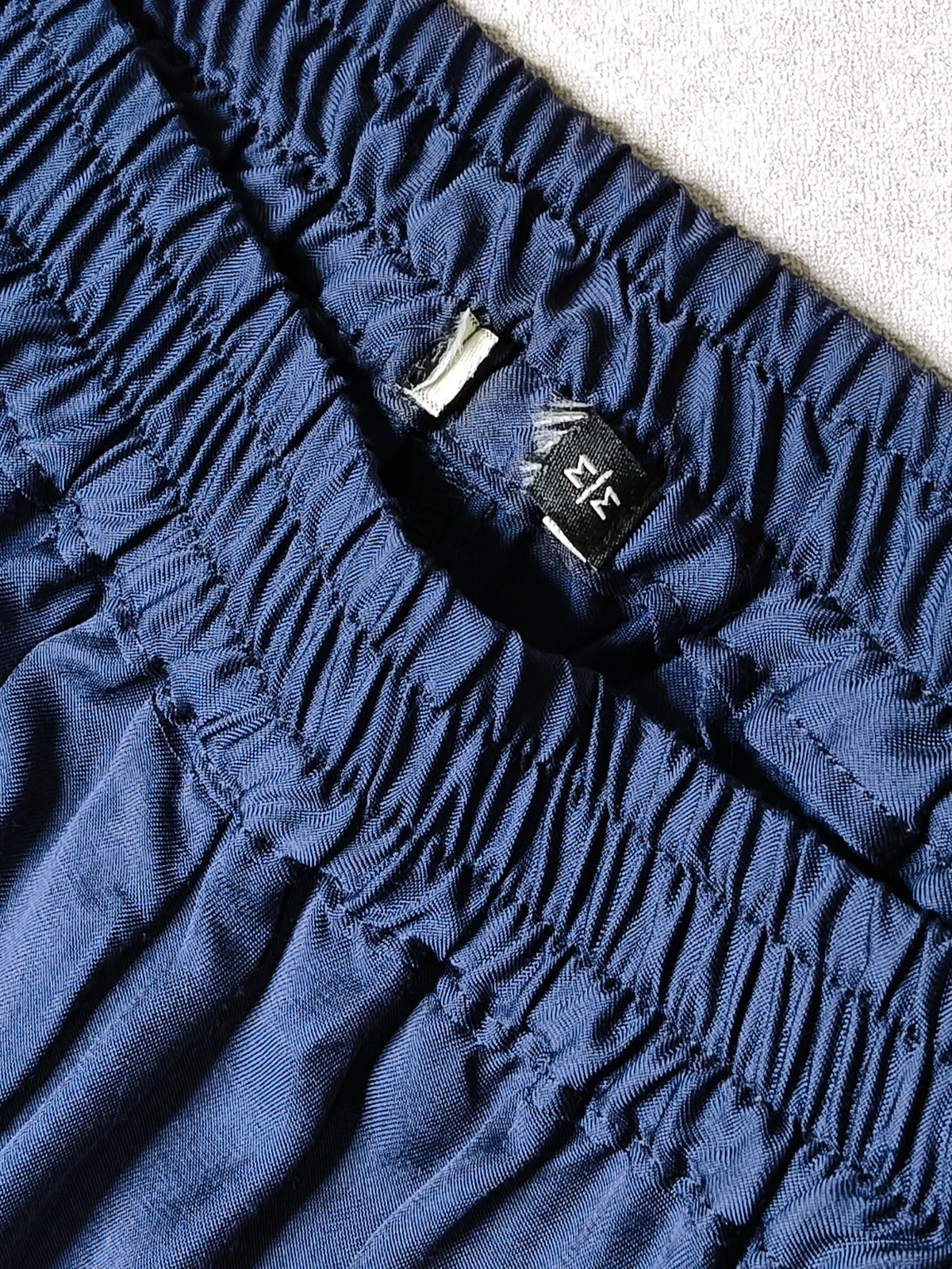 Pantalon fluide satiné bleu marine à bandes latérales verte et blanche– M – indéterminée – taille M / 38 / 10 3