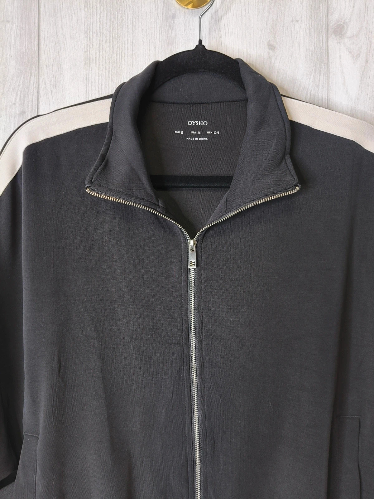 OYSHO Veste légère bomber Soft Touch noire à bandes – S – Oysho – taille S / 36 / 8 2