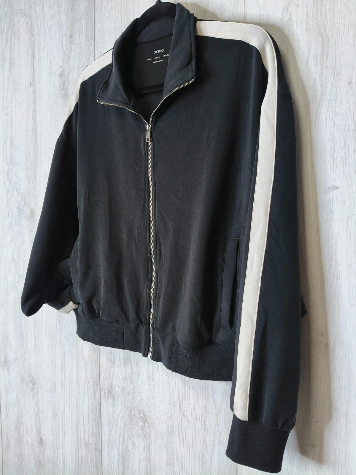 OYSHO Veste légère bomber Soft Touch noire à bandes – S – Oysho – taille S / 36 / 8 4