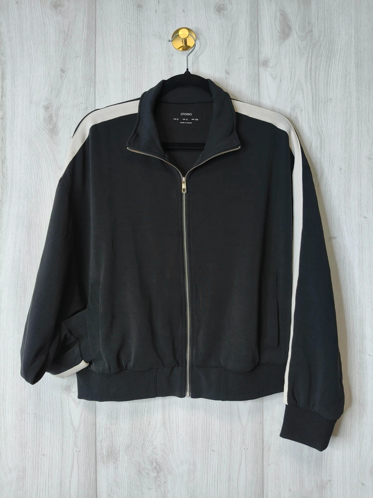 OYSHO Veste légère bomber Soft Touch noire à bandes – S