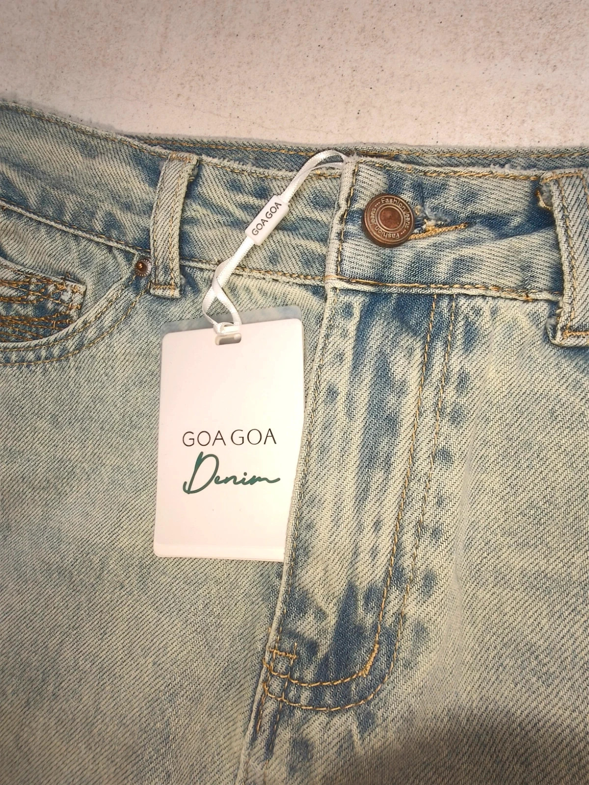 Jupe-short en jean bleu clair broderies dorées – Goa Goa – taille S / 36 / 8 3