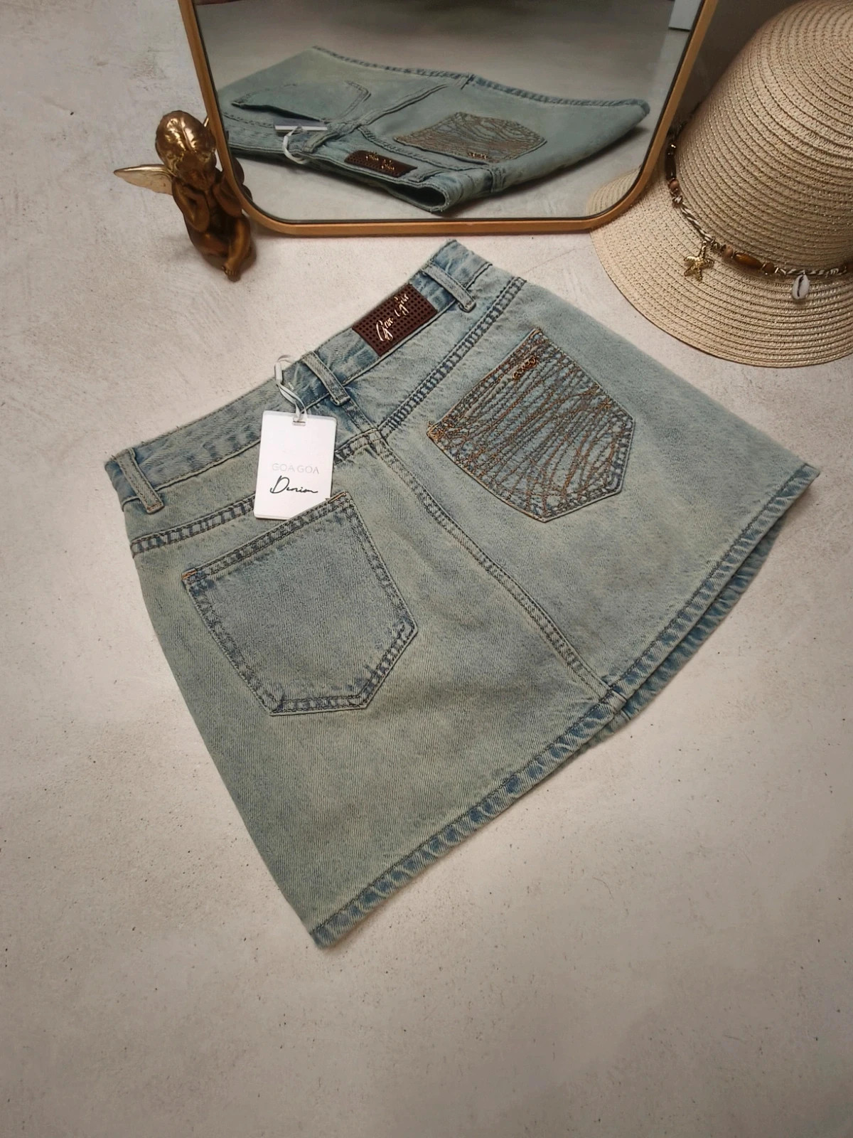 Jupe-short en jean bleu clair broderies dorées – Goa Goa – taille S / 36 / 8 4