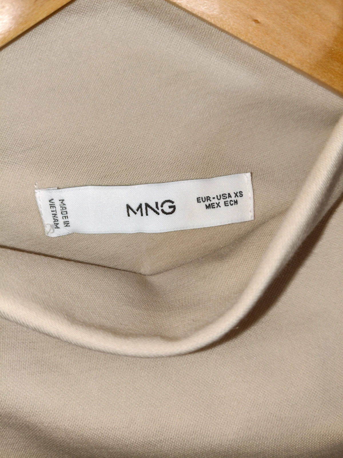 Top Mango écru col montant – XS – Mango – taille XS / 34 / 6 4