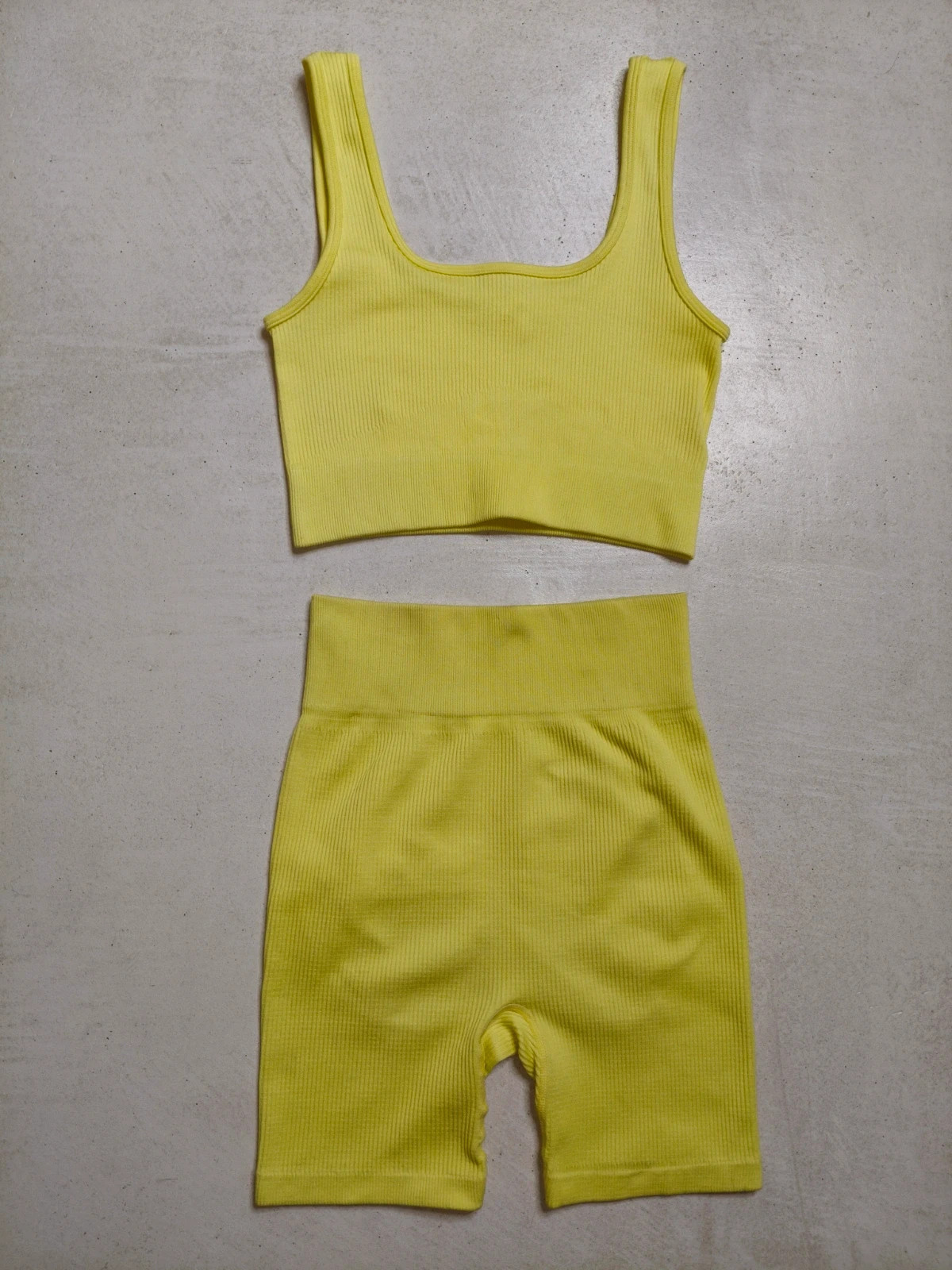 Ensemble de sport brassière et short jaune 34 – Rien – taille S 2