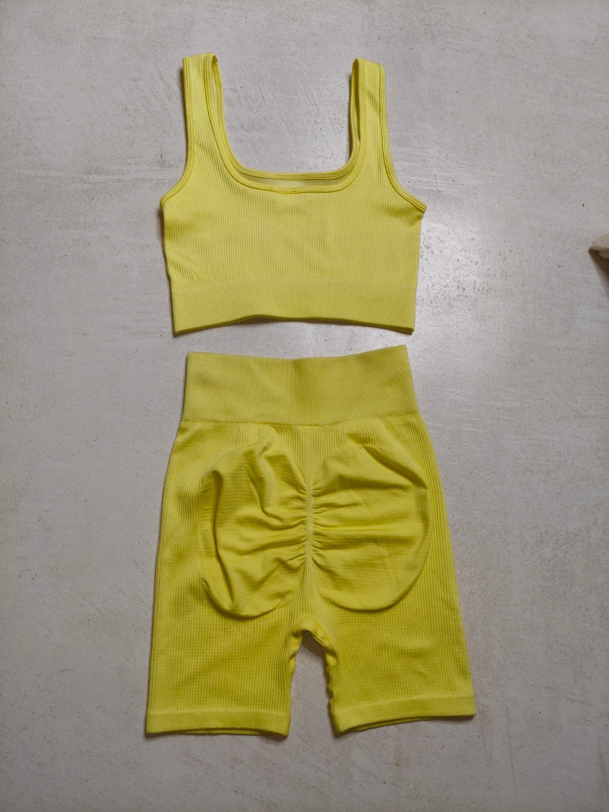 Ensemble de sport brassière et short jaune 34 – Rien – taille S 3