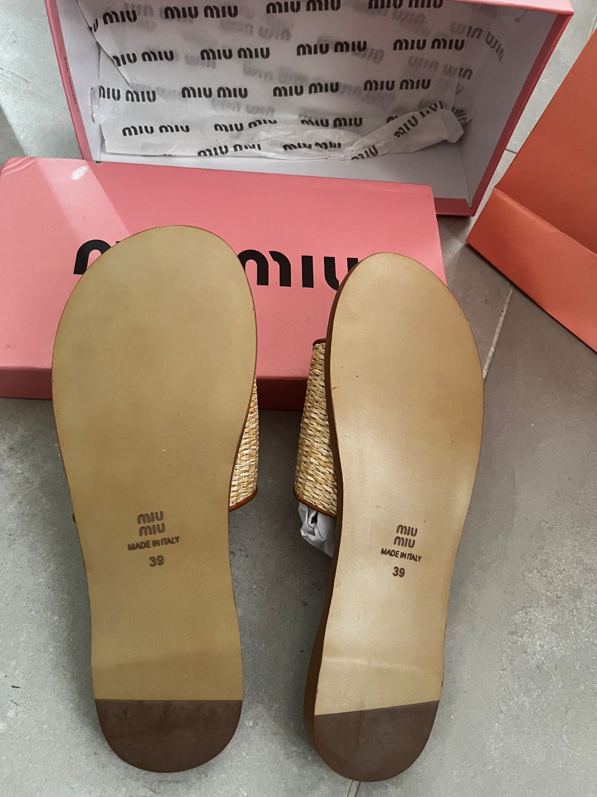 Miu Miu Sandales dorées marron 3