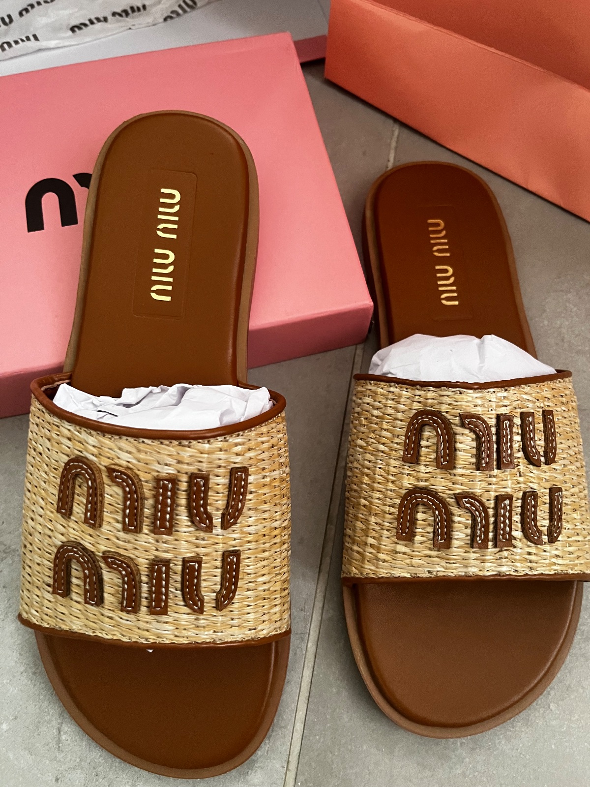 Miu Miu Sandales dorées marron 2