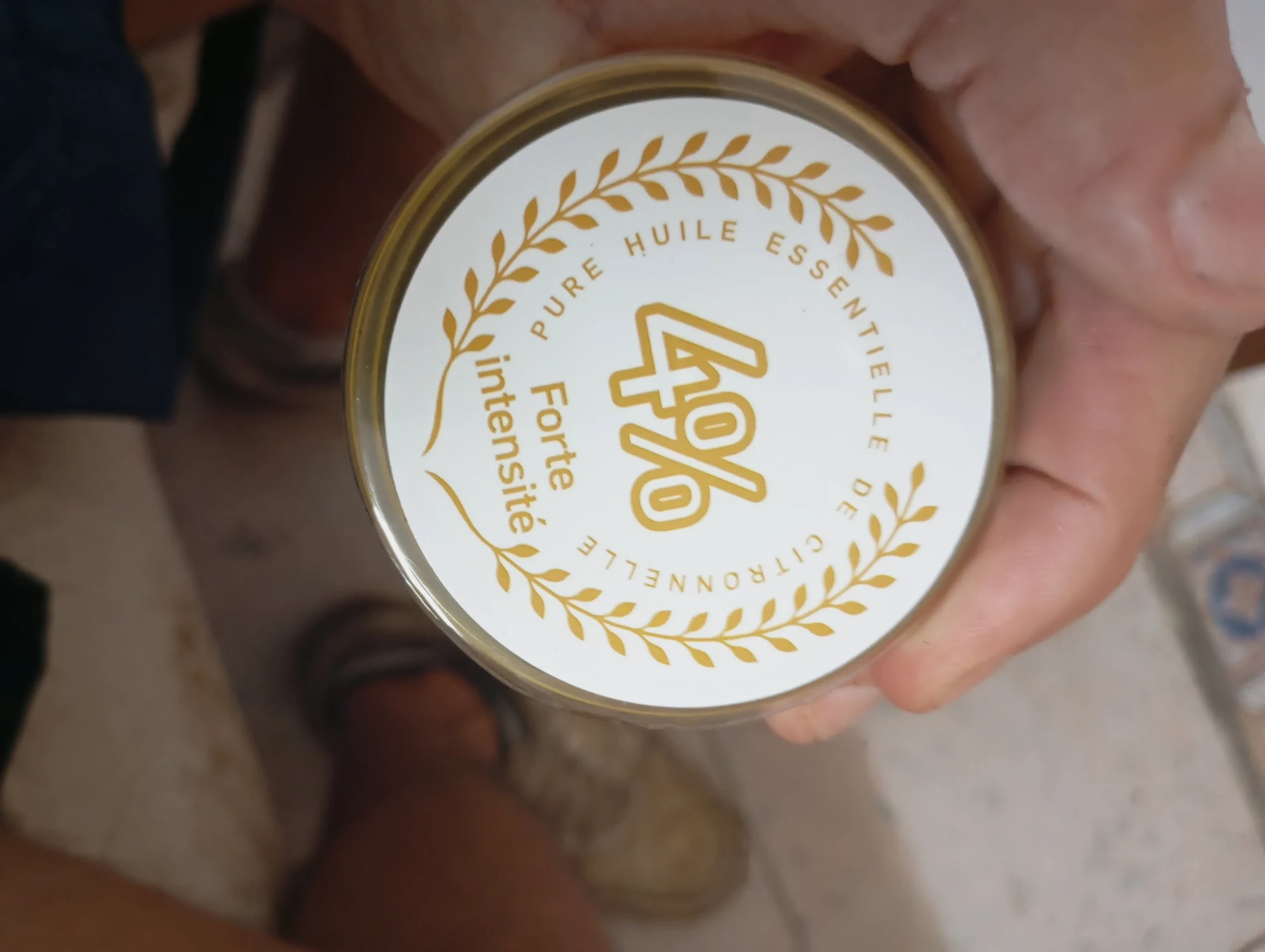 Bougie antillaise fabrication artisanale des Antilles 4 % d'huiles essentielles