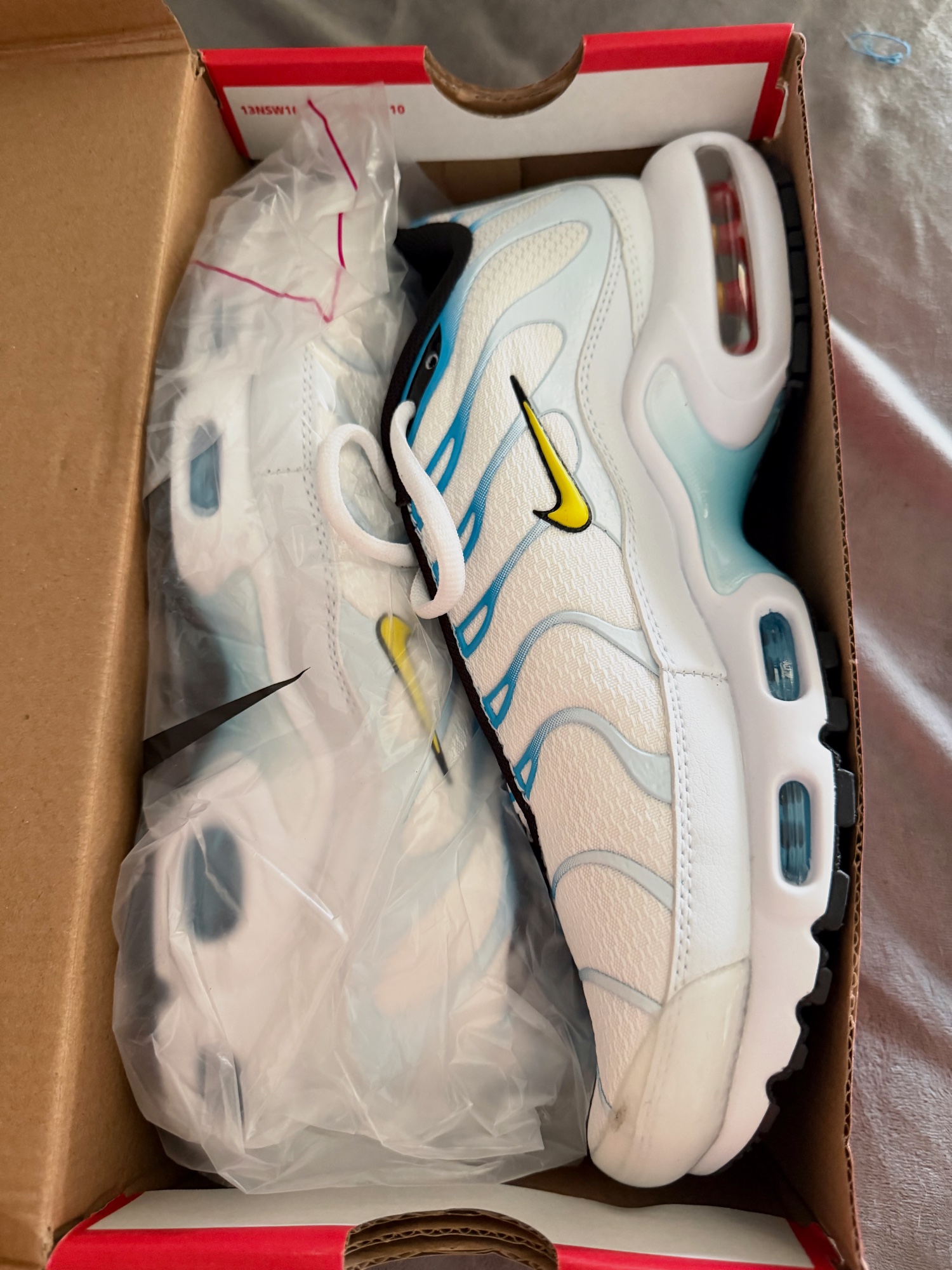 Baskets Nike Air Max Plus TN Blanches et Bleues – Nike – taille EU 43