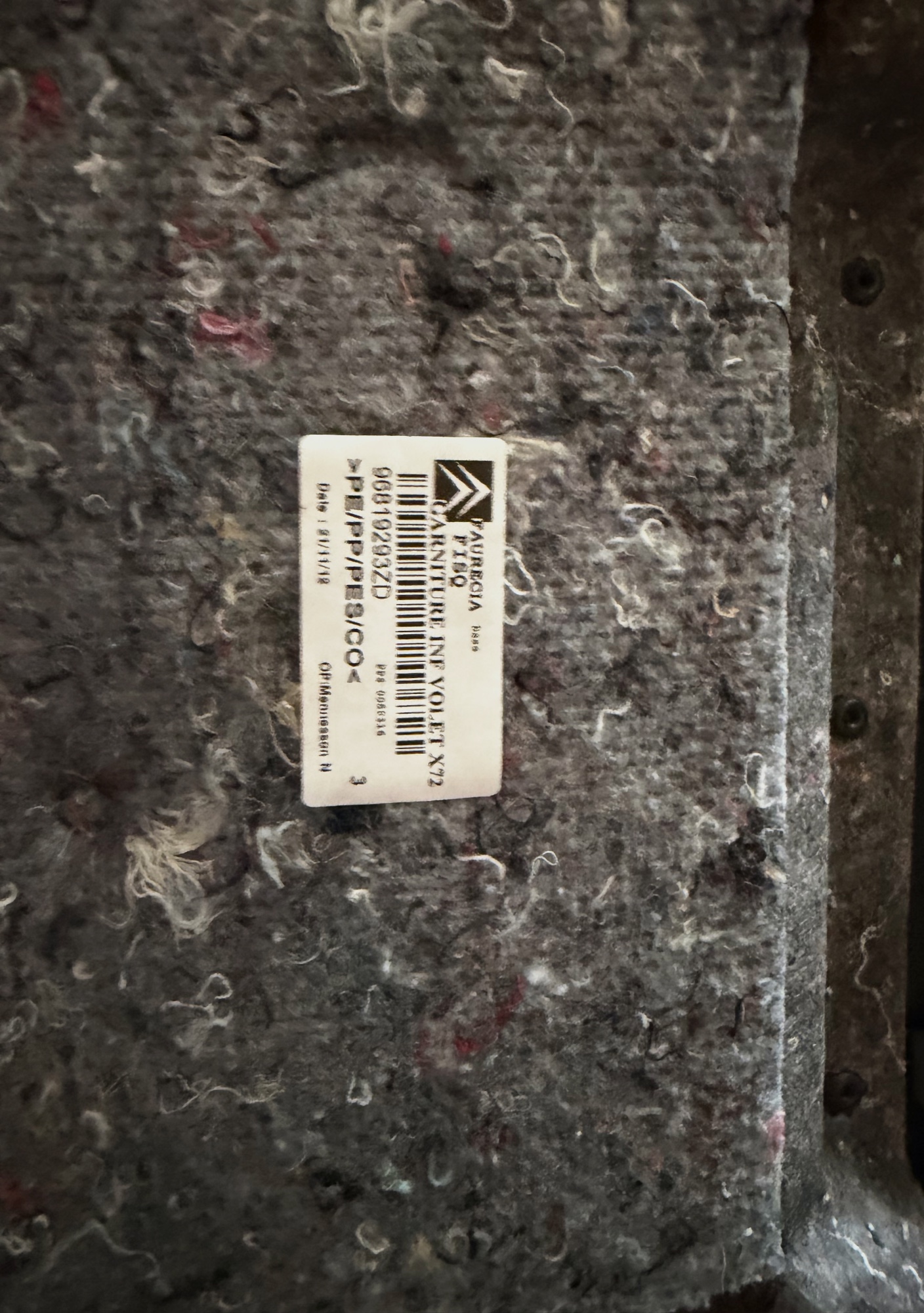 Plage arrière Citroën en plastique et moquette noire
