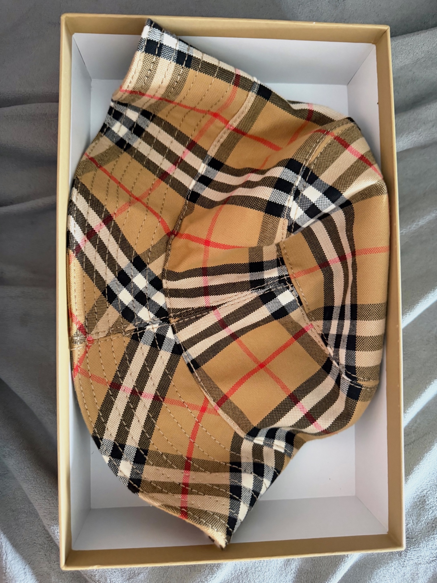 Bob Burberry Vintage Check avec boîte d'origine – Burberry – taille L