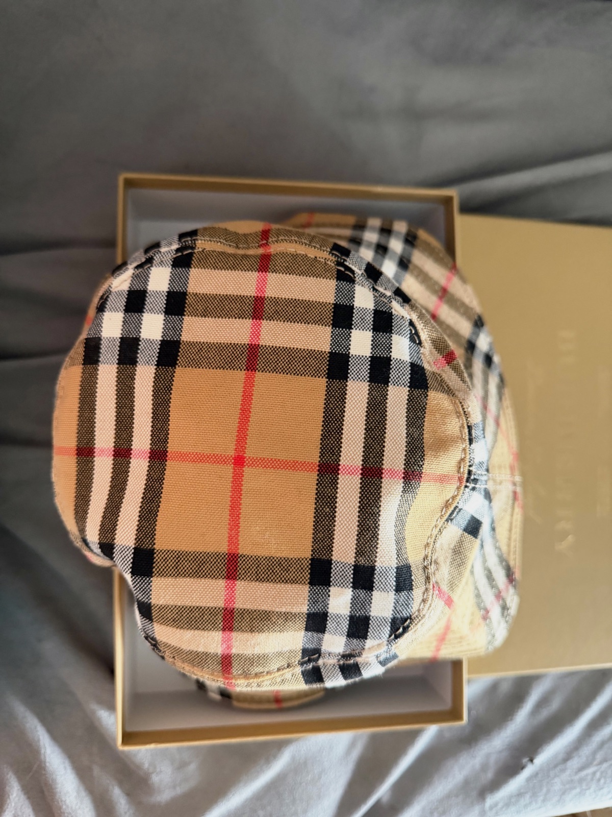 Bob Burberry Vintage Check avec boîte d'origine – Burberry – taille L 2