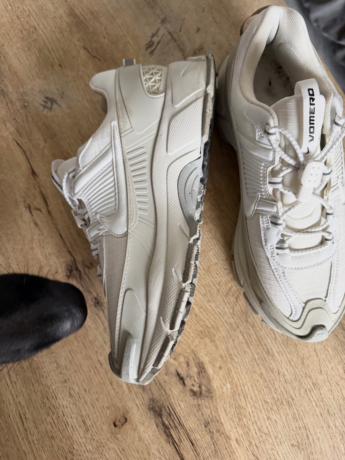 Baskets Nike Vomero Roam blanches – Nike – taille EU 43 4