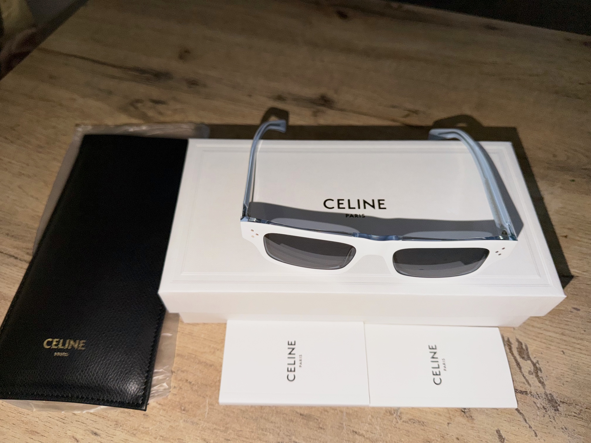 Lunettes de soleil Celine blanches avec étui