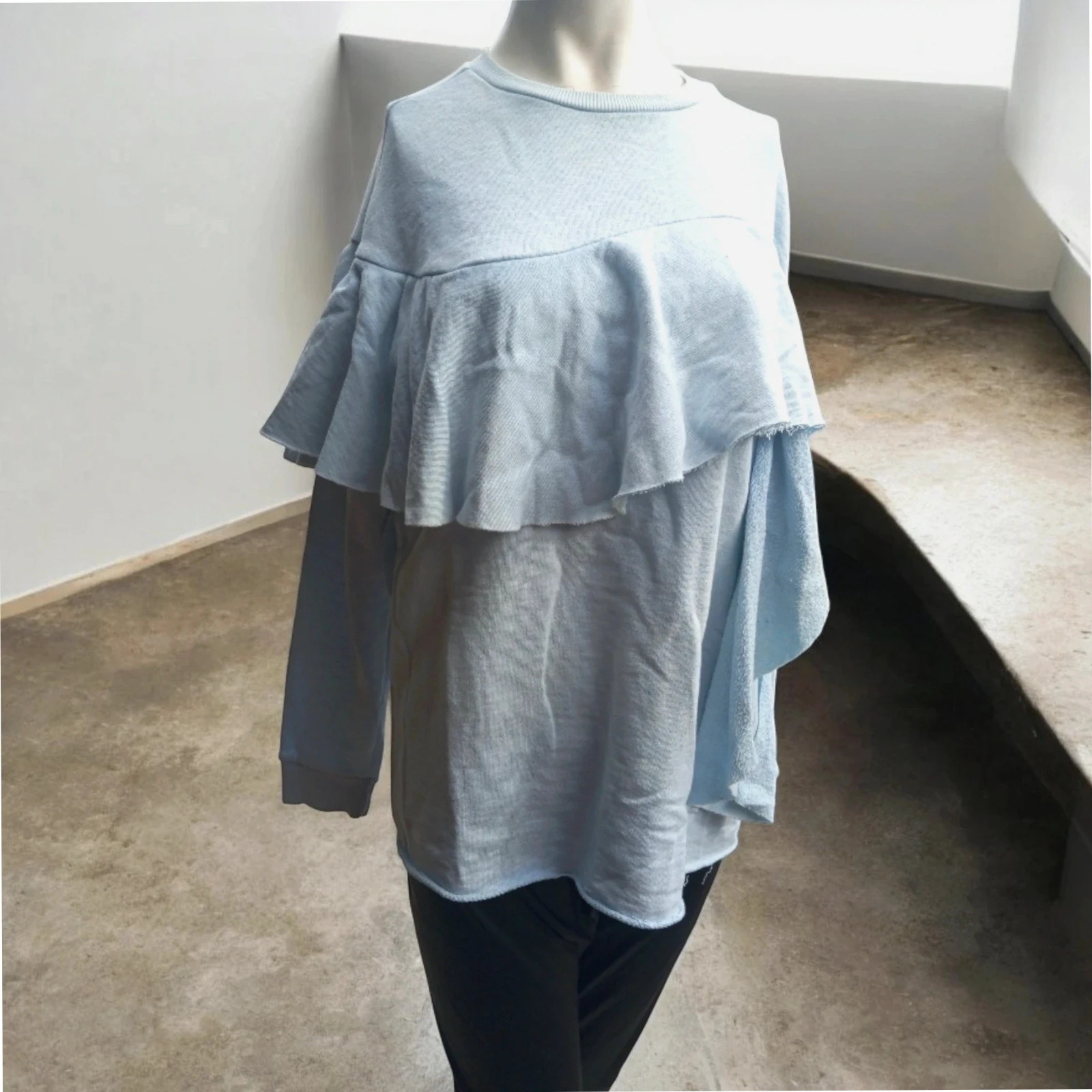 Sudadera Zara Trafaluc Azul Pastel con Volante Asimétrico - Talla S (amplia) sirve para M
