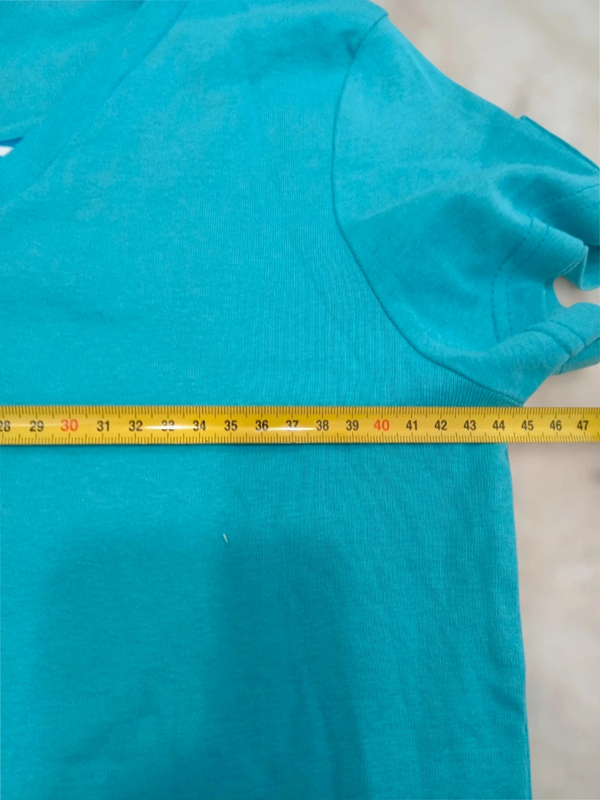 Camiseta Azul Turquesa con Escote en V y Detalles – Talla 14 – taille 14 ans / 164 cm 4
