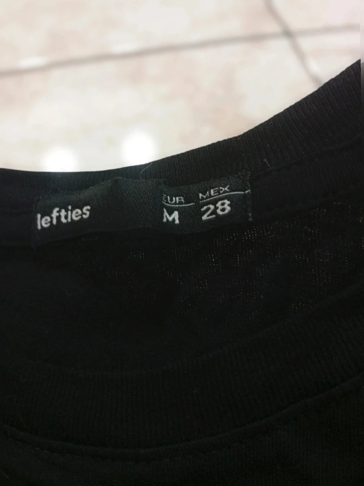 Camiseta negra con mensaje Lefties (Talla M) – Lefties – taille M / 38 / 10 3