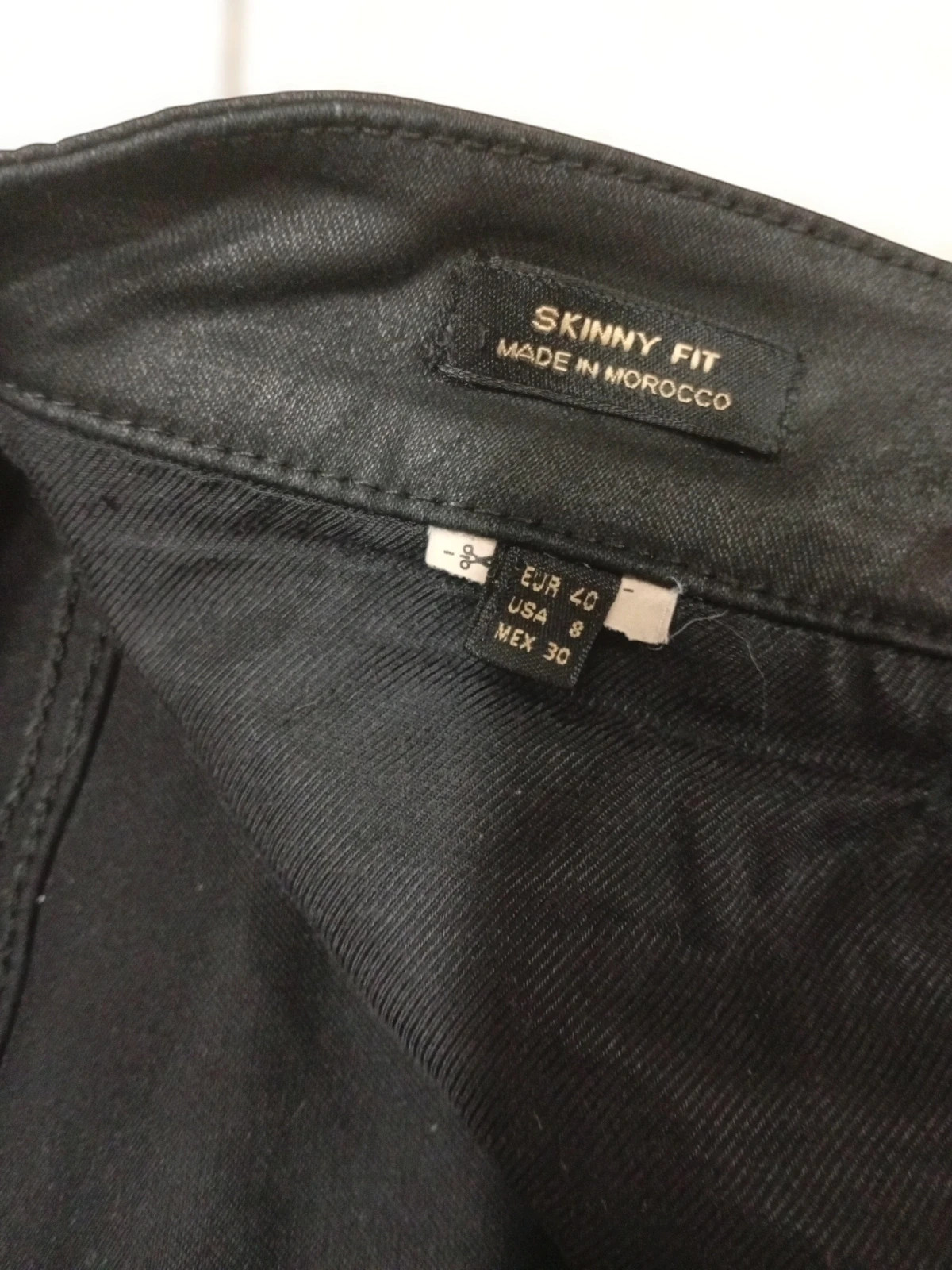 Jeans Massimo Dutti Skinny Fit negros encerados | Talla EUR 40 – Massimo Dutti – taille L / 40 / 12 3